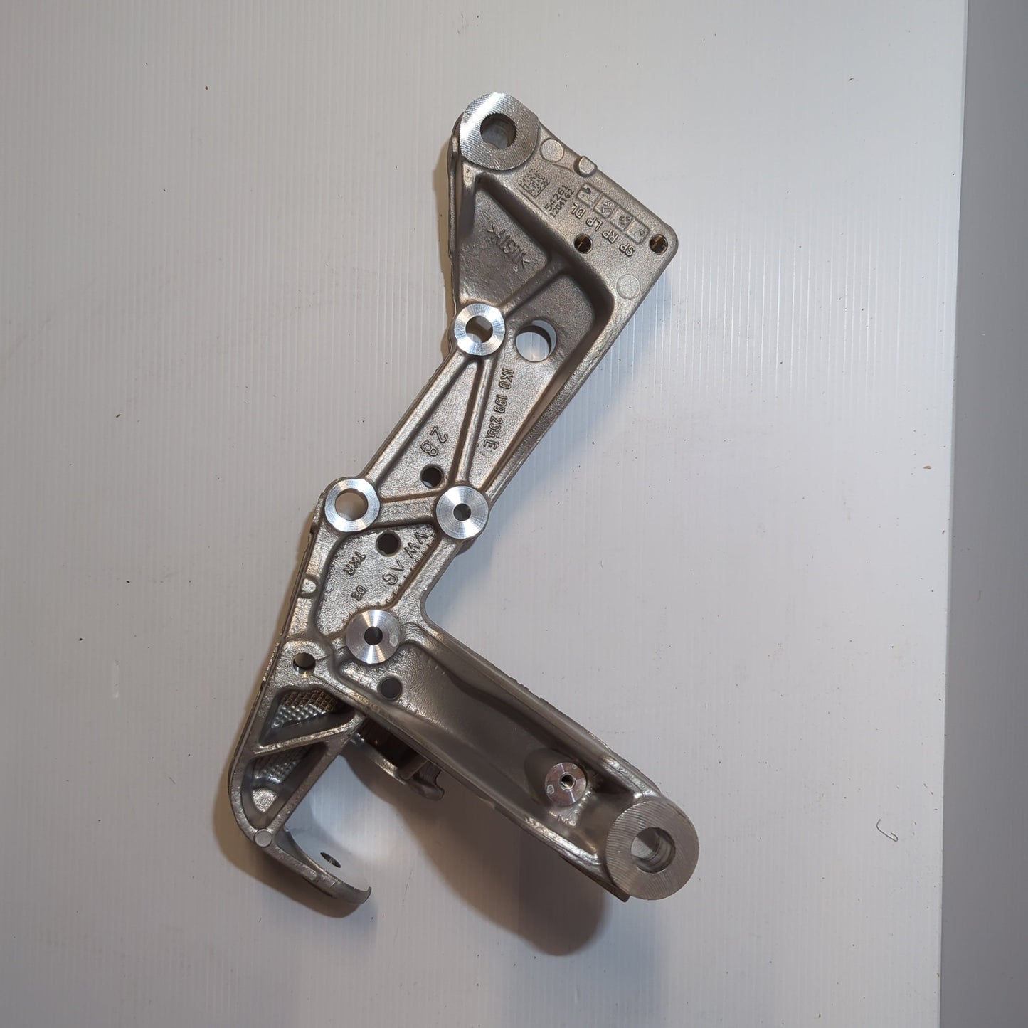 Genuine Left Control Arm Mounting - SEAT Altea / Leon | 1K0199295E