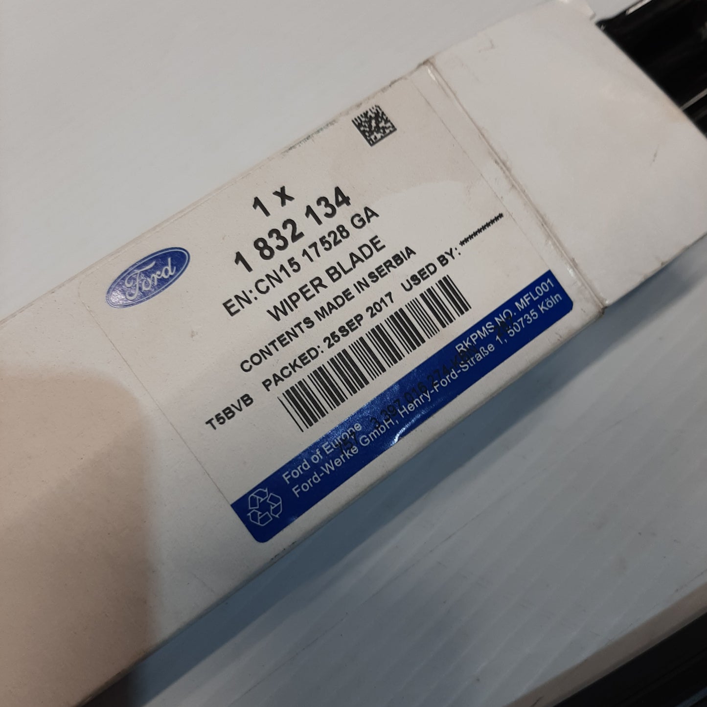 Genuine Wiper Blade - Ford | 1832134