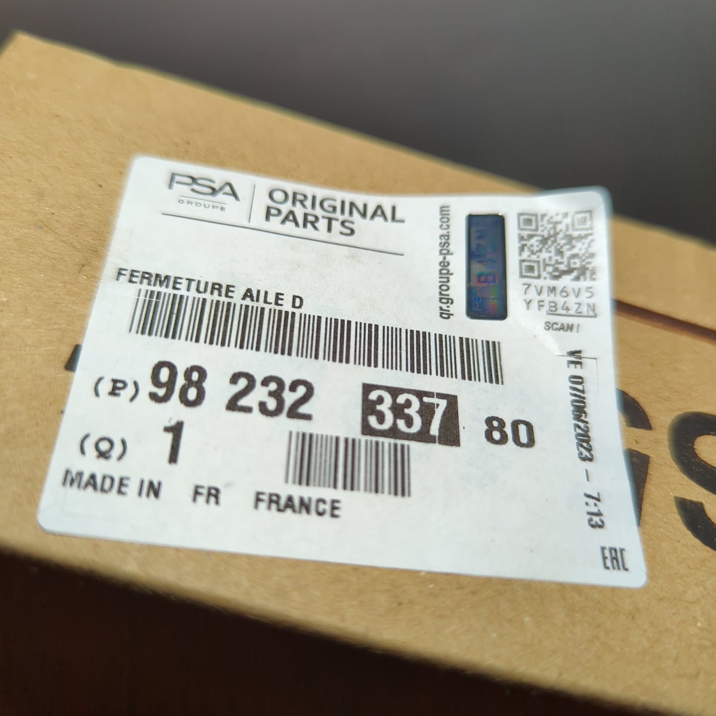 Genuine Peugeot Wing Closer | 9823233780