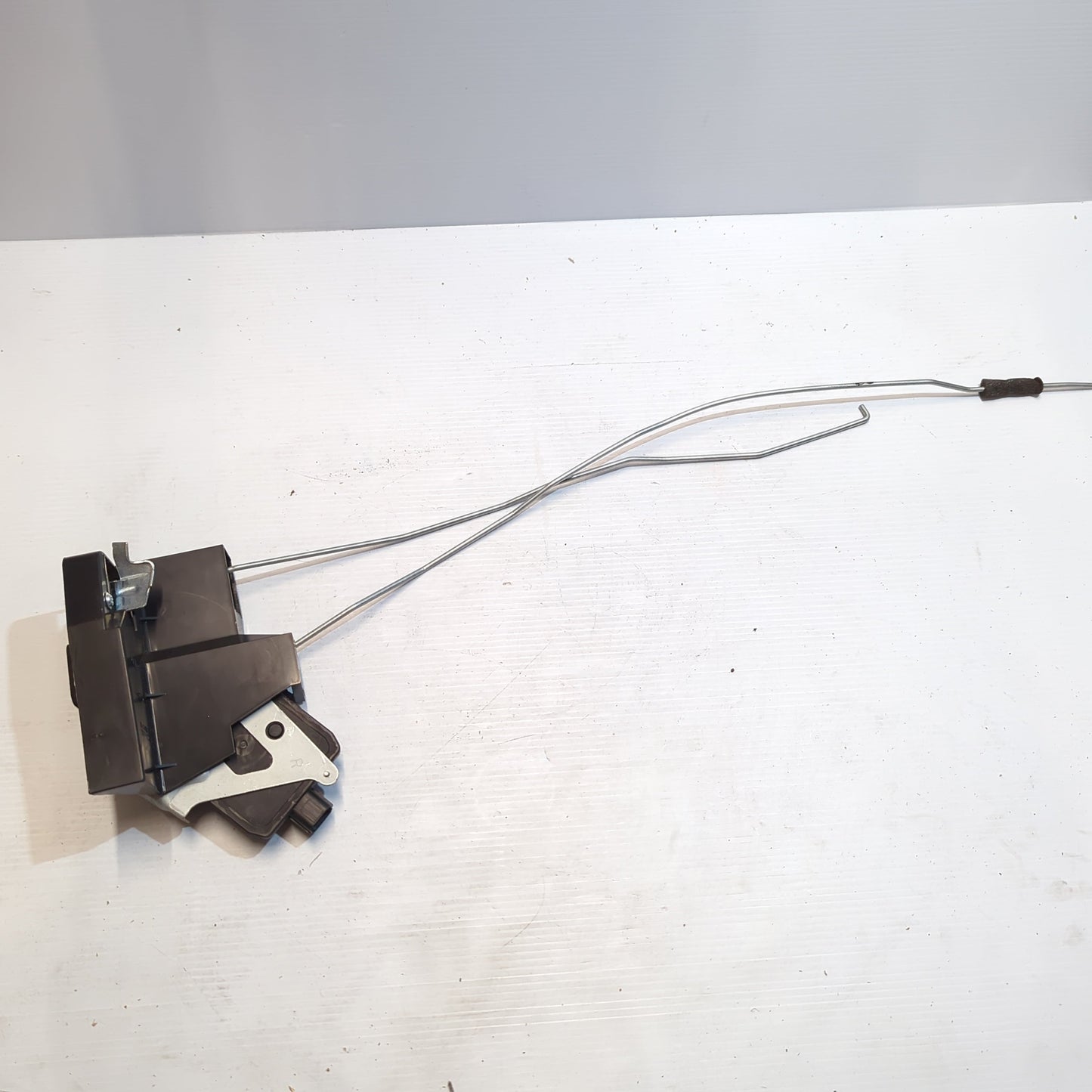 Genuine Rear Right Door Latch - Kia Rio 2000-2005 | 81420FD100