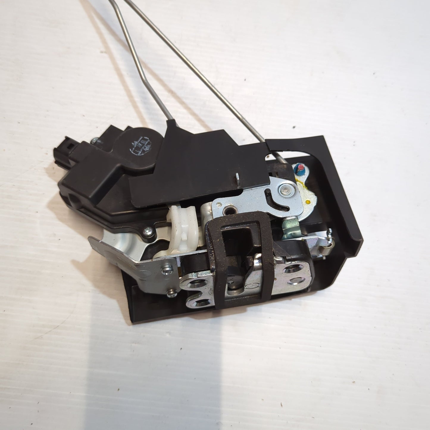 Genuine Rear Right Door Latch - Kia Rio 2000-2005 | 81420FD100