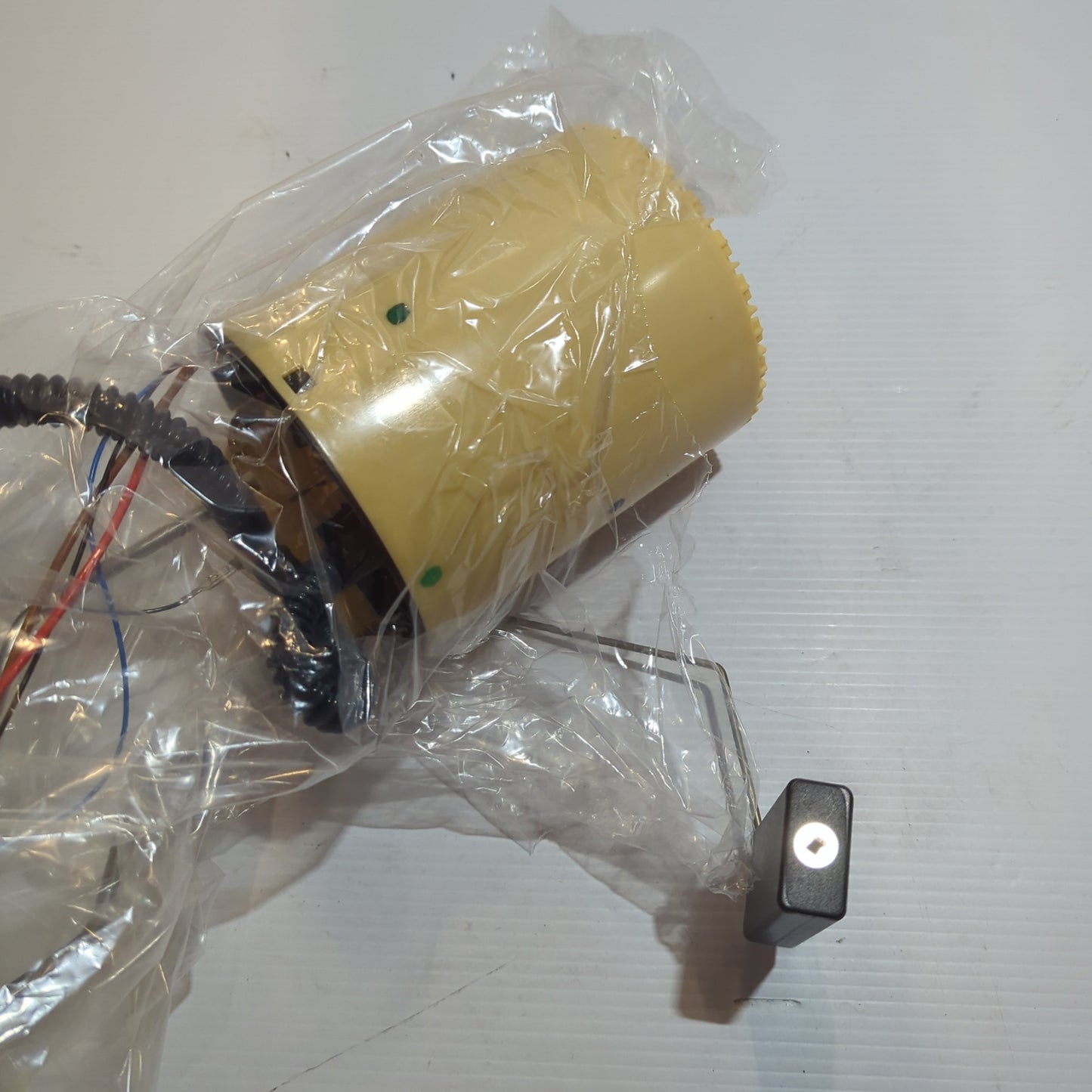 Genuine Ford Sender And Pump Assy | 2048136