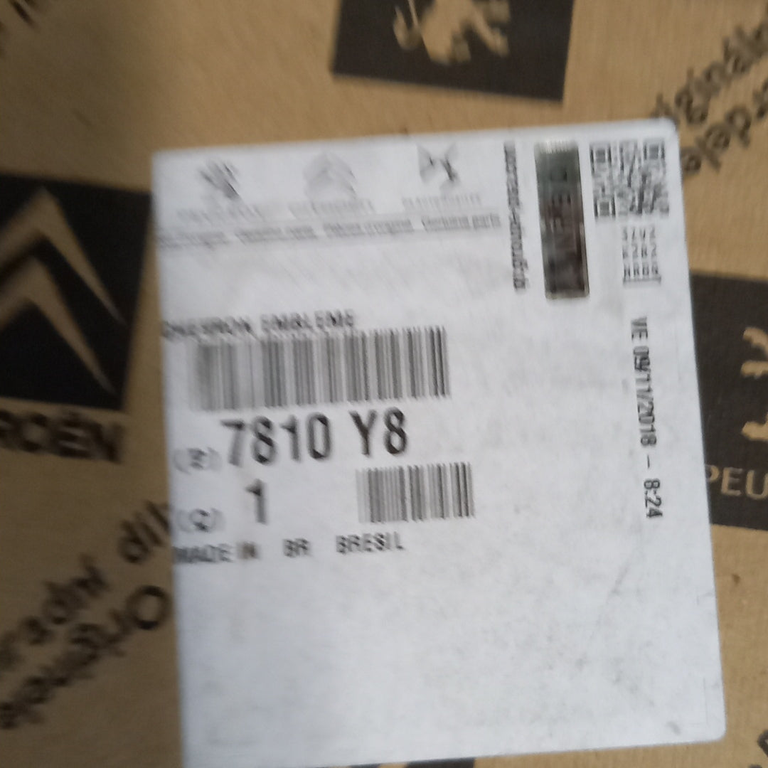 Genuine Chevron Front Bumper Emblem - Citroen C3 Picasso | 7810Y8