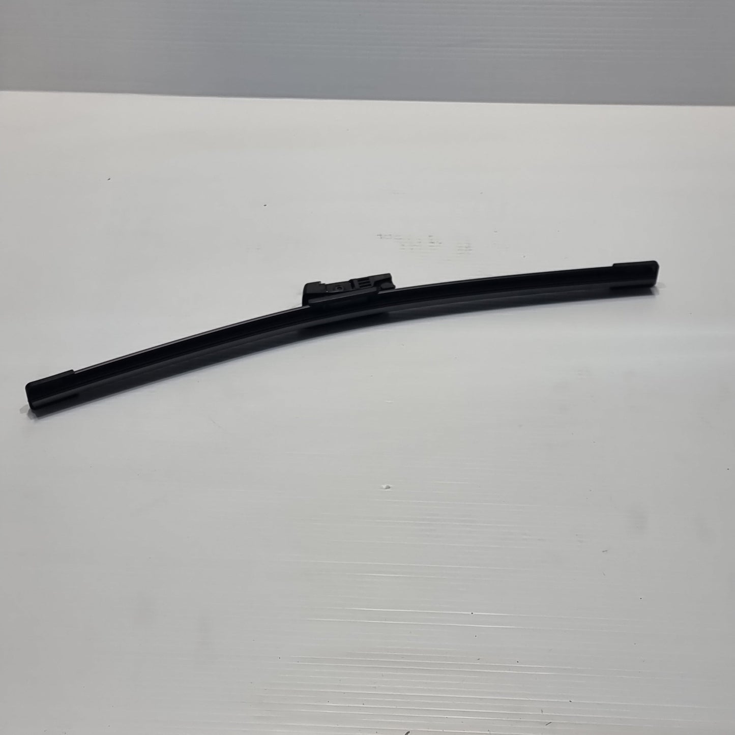 Genuine Right Front Wiper Blade - Peugeot 208 / 2008 LHD | 1608392980