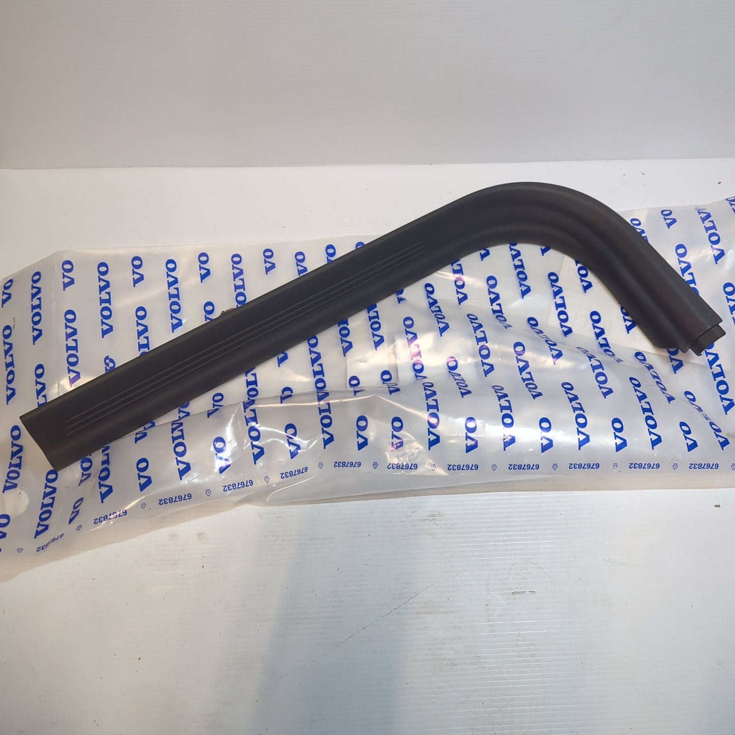 Genuine Volvo Gcp Sill Moulding | 39994578