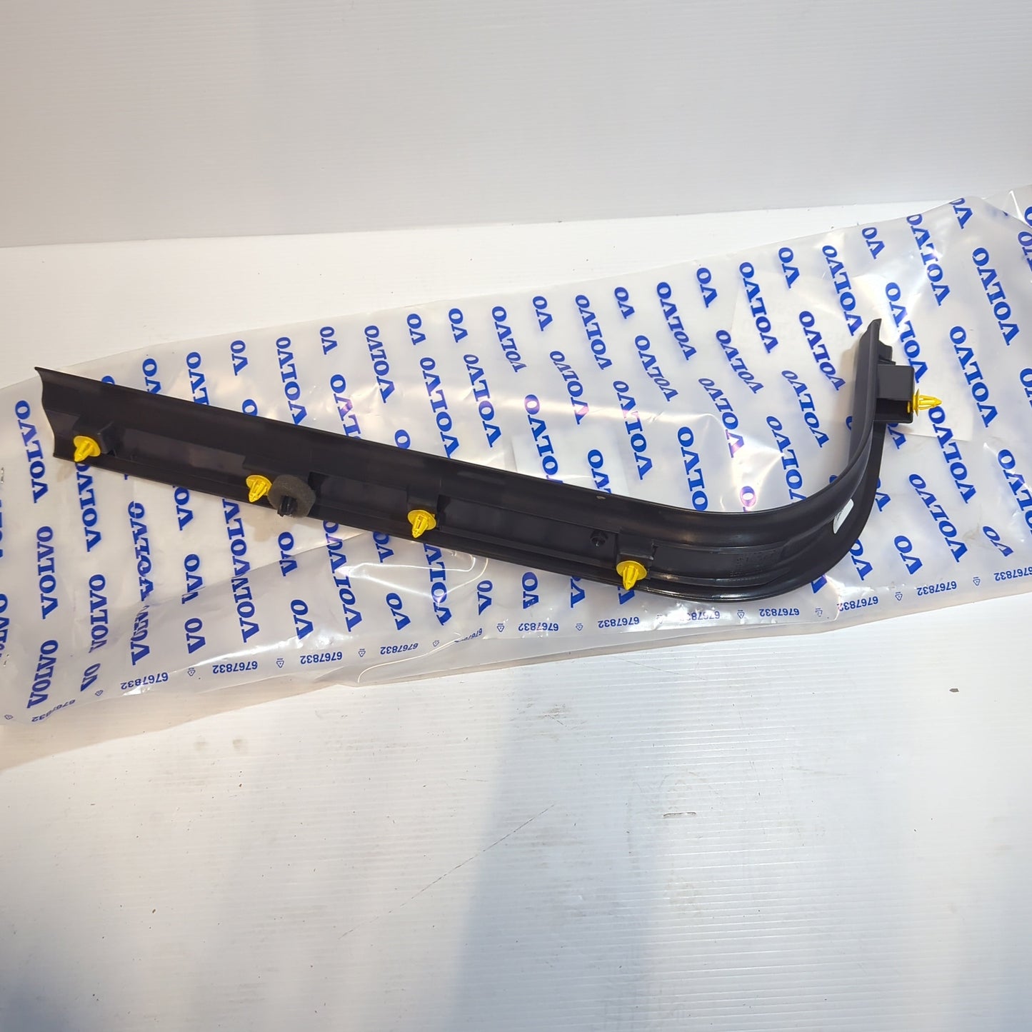Genuine Volvo Gcp Sill Moulding | 39994578