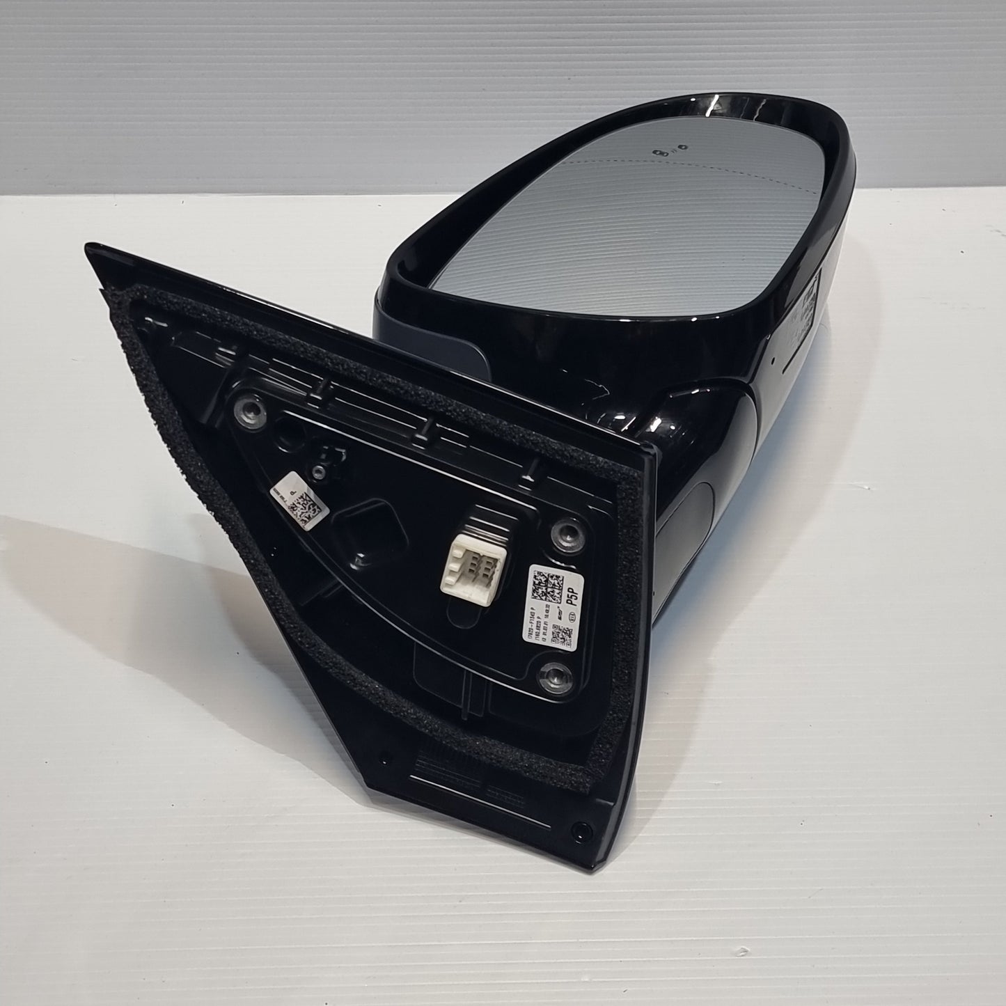Genuine Right Wing Mirror with Indicator - Kia Sportage 2015-2018 | 87620F1340