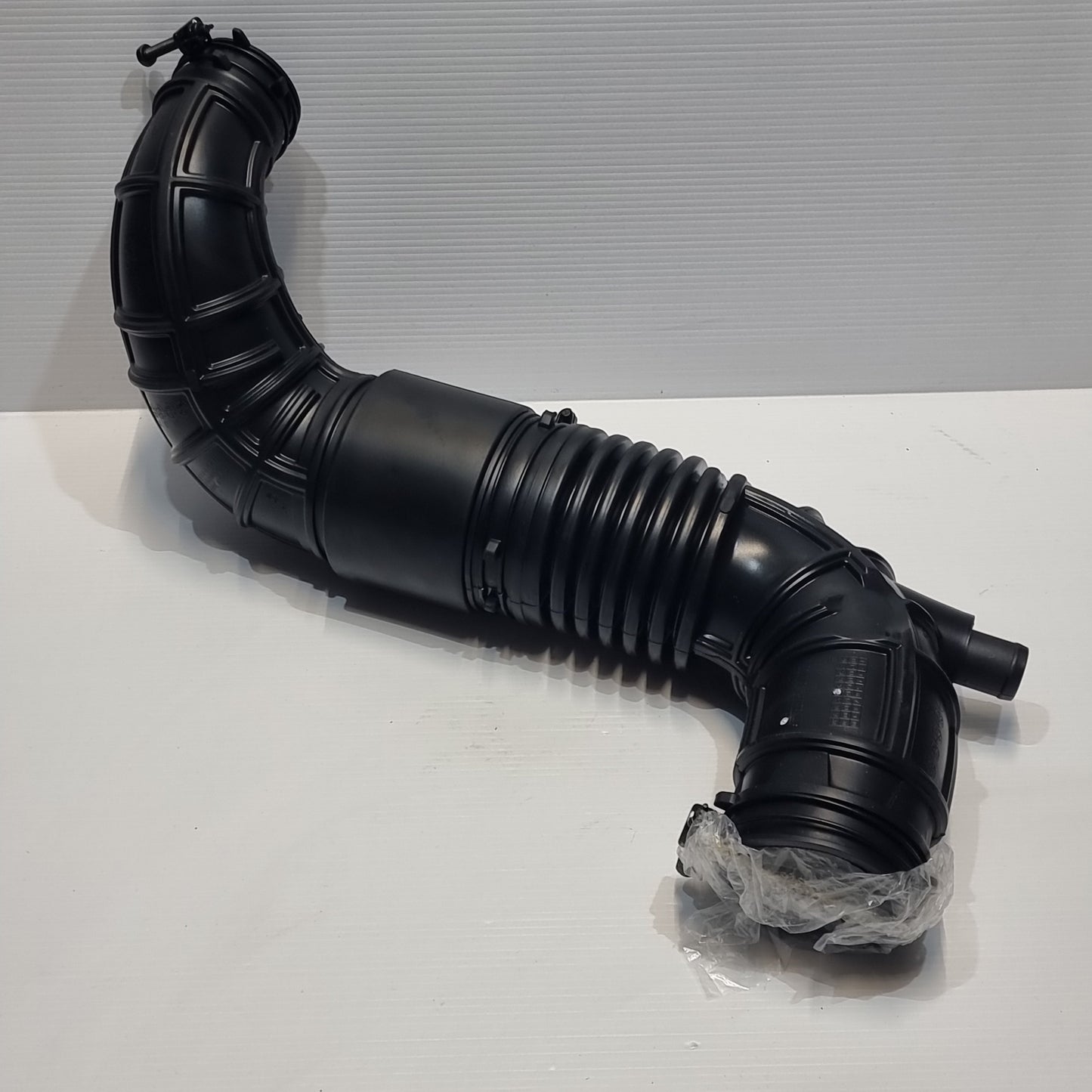 Genuine Hyundai Hose Assy-Air Intake | 28140G3700