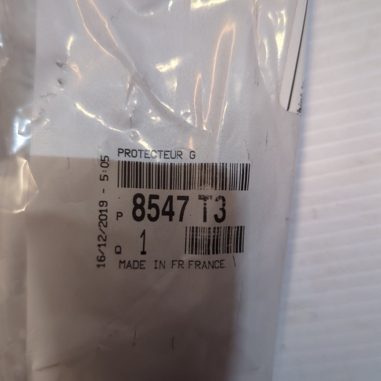 Genuine Peugeot Wing Protector | 8547T3