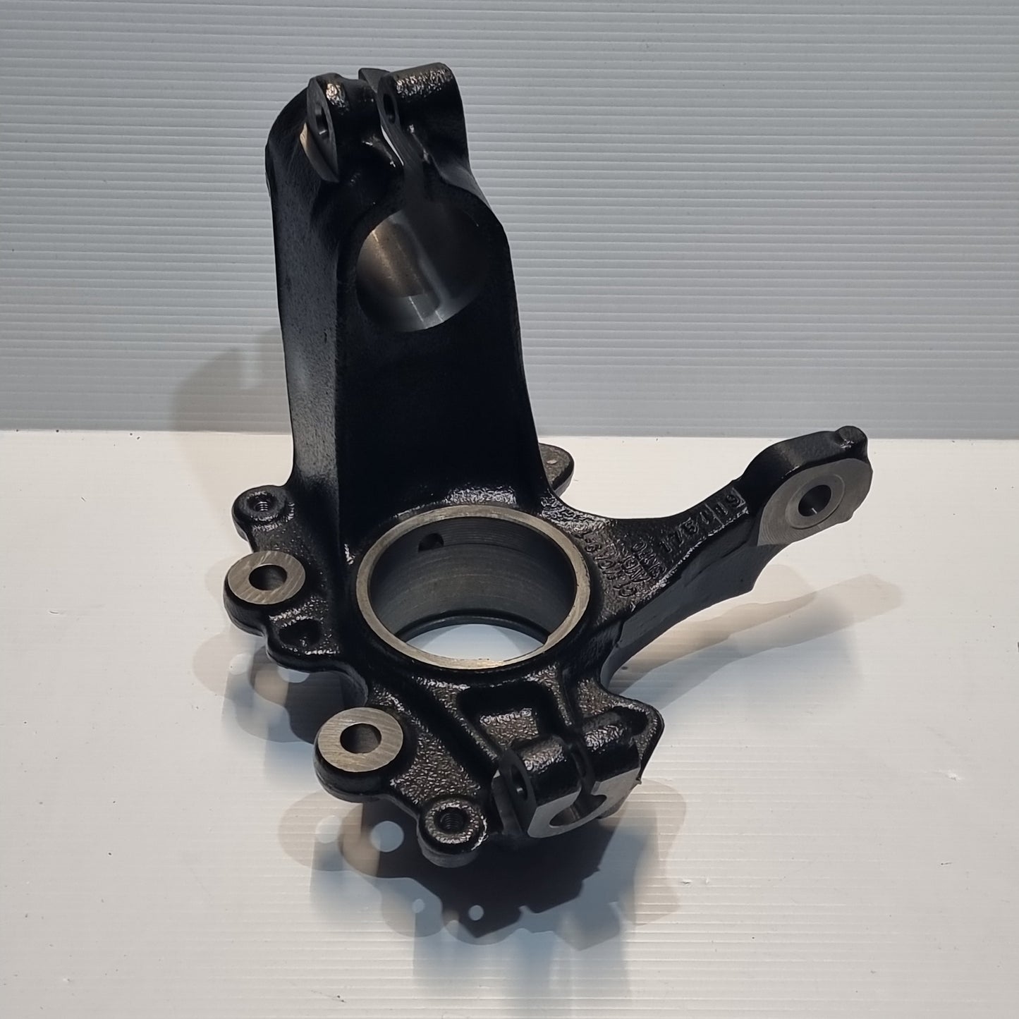 Genuine Front Right Wheel Knuckle - Ford Focus Mk3 | 1882874