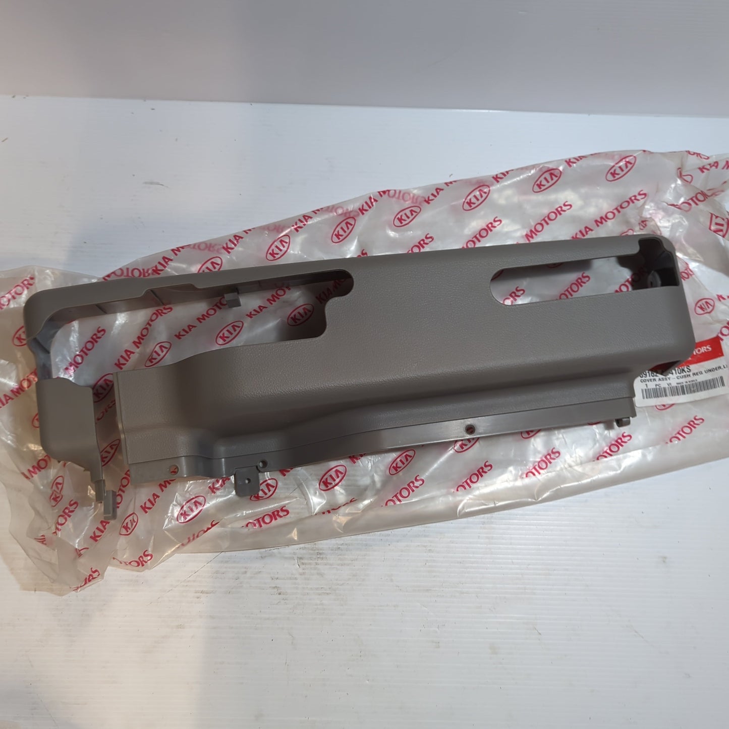 Genuine 3rd Row Left Seat Cushion Moulding - Kia Sedona 2006-2012 | 891624D410KS