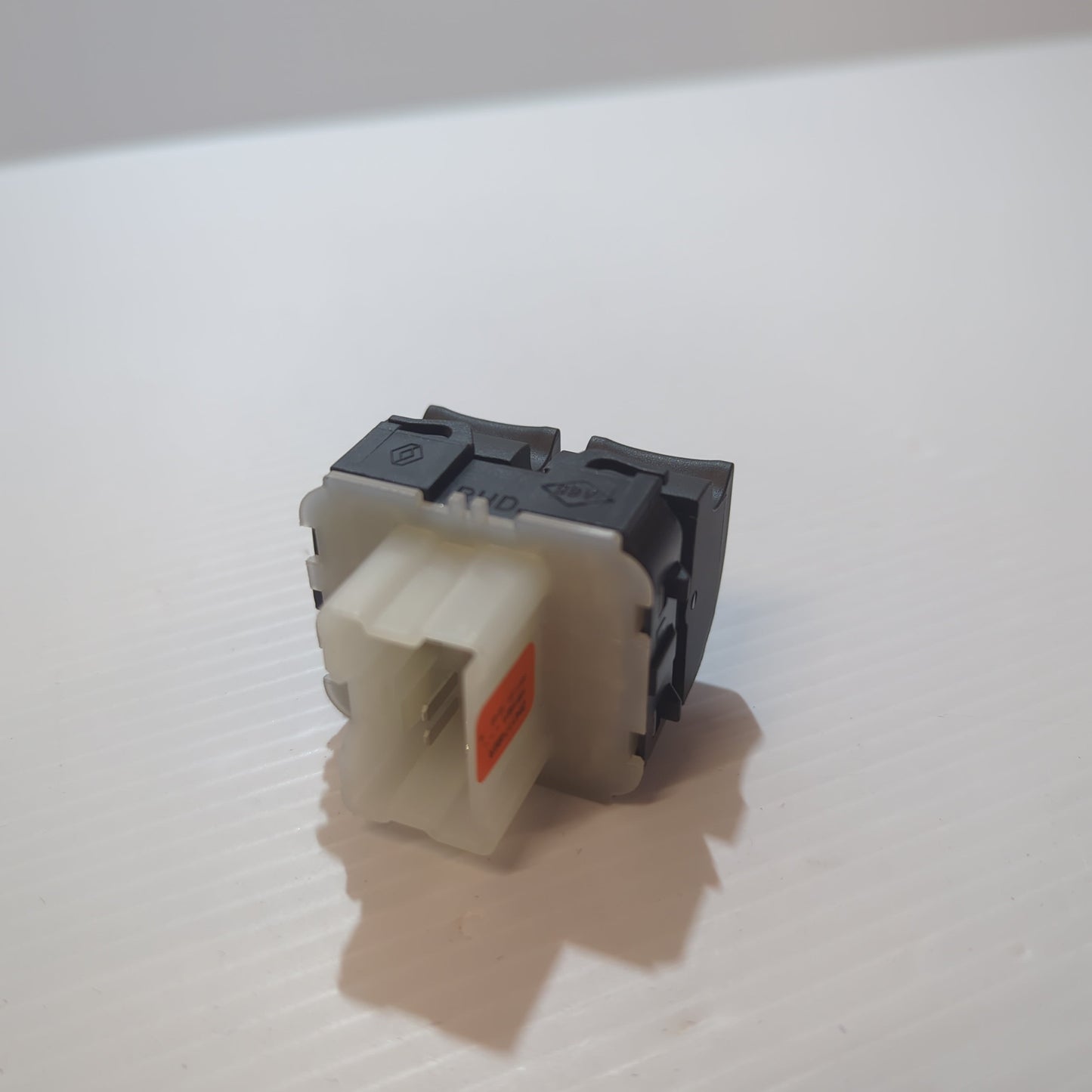 Genuine Nissan Switch Assy-Pow | 2541100Q1G