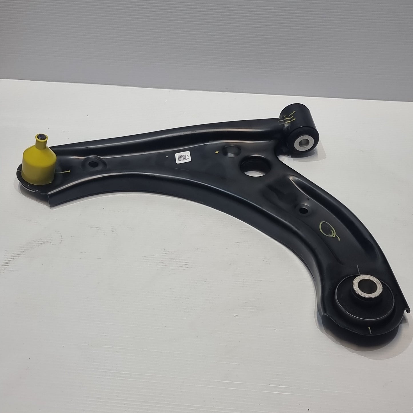 Genuine Suzuki Arm Assy Front Sus | 45201M68P20-000