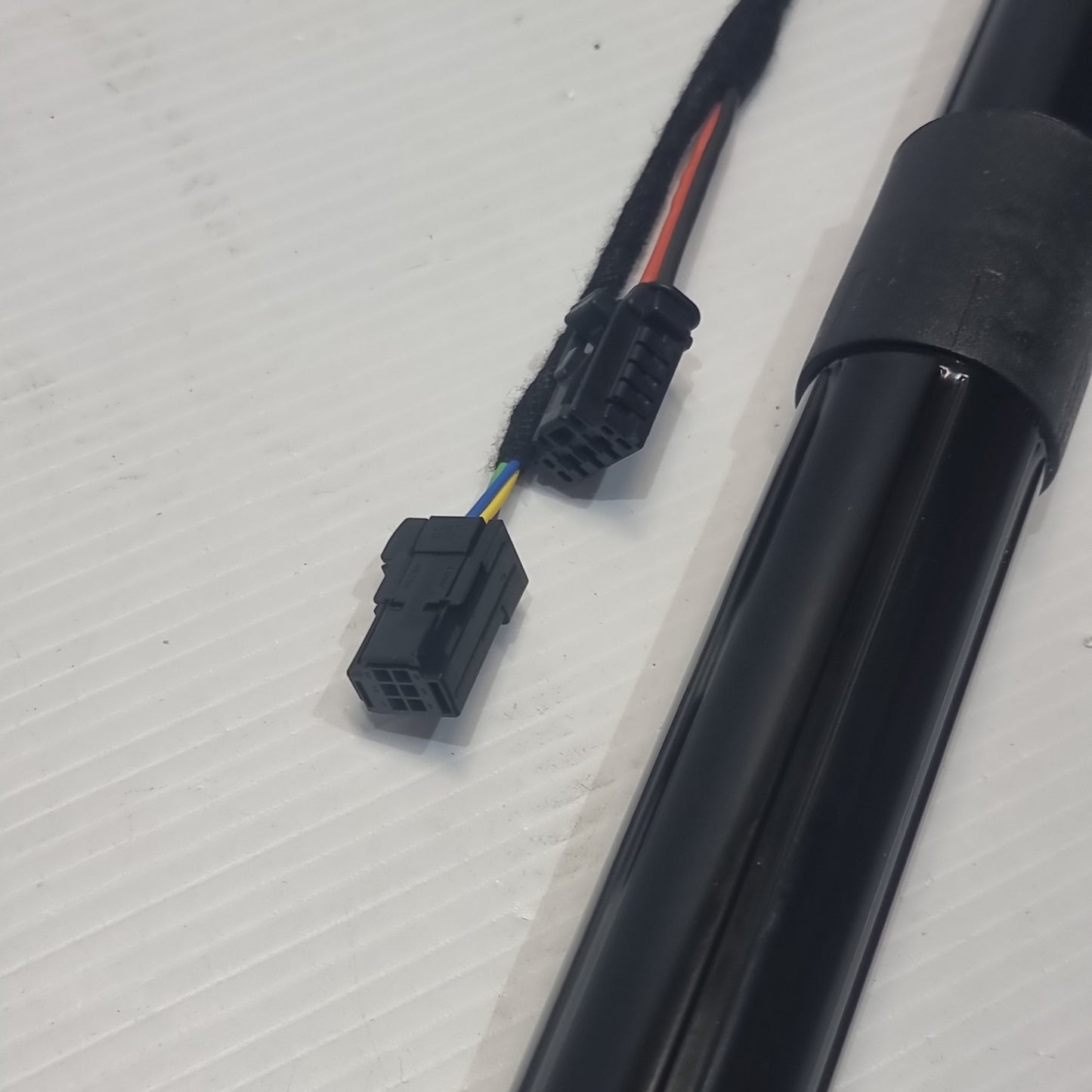 Genuine Peugeot Tailgate Prop | 9812130180