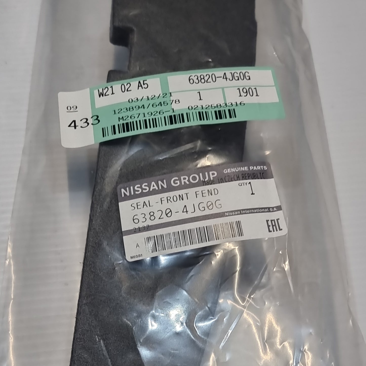 Genuine Front Fender Seal - Nissan | 638204JG0G