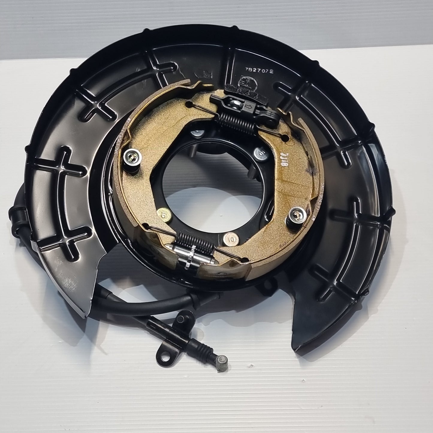 Genuine Rear Left Brake Mounting Plate - Hyundai Terracan | 58320H1040