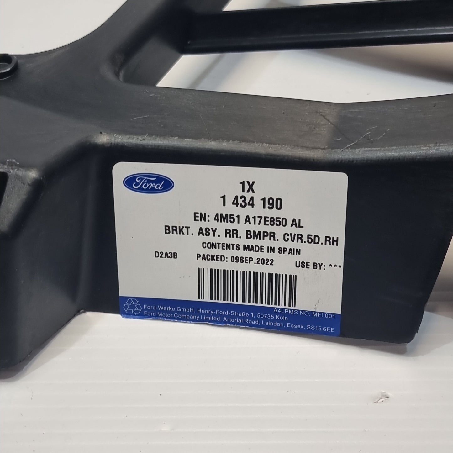 Genuine Right Rear Bumper Mounting Bracket - Ford Focus Mk2 2004-2008 | 1434190