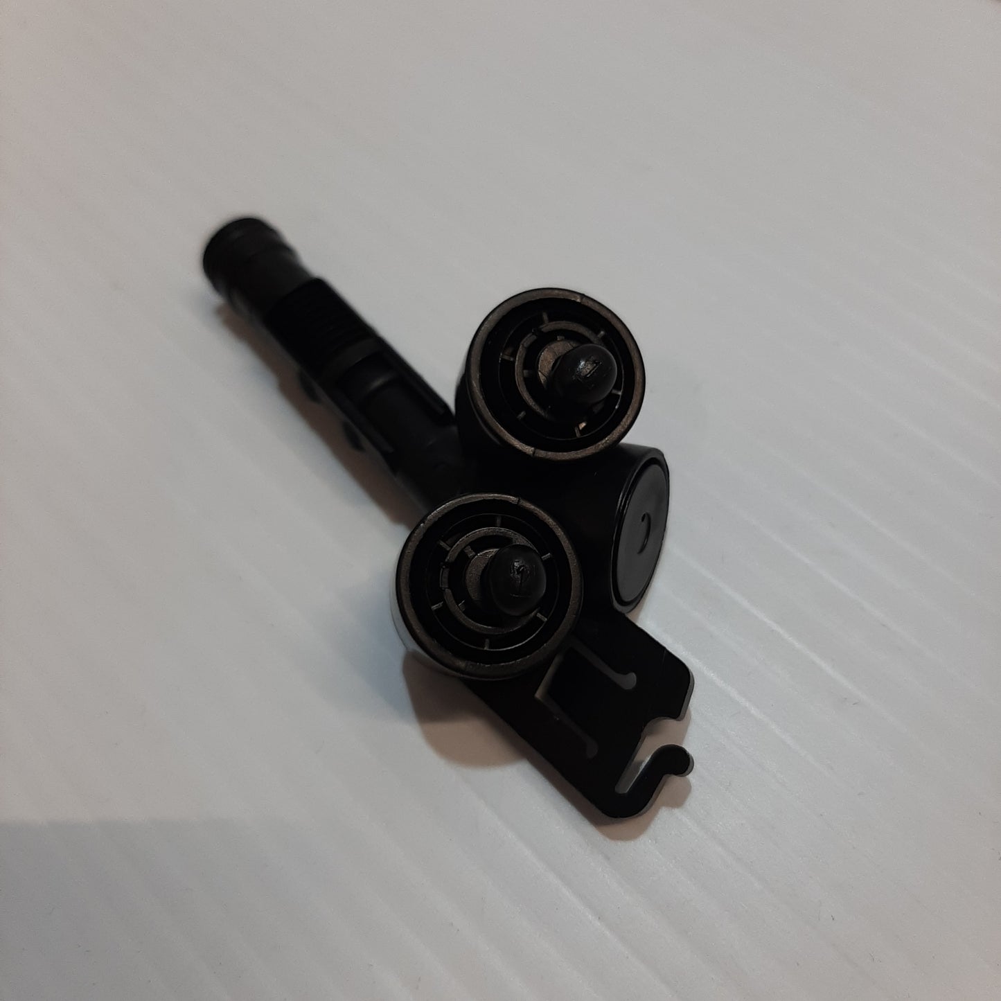 Genuine Headlight Washer Nozzle Left - Volvo V50 | 30698422