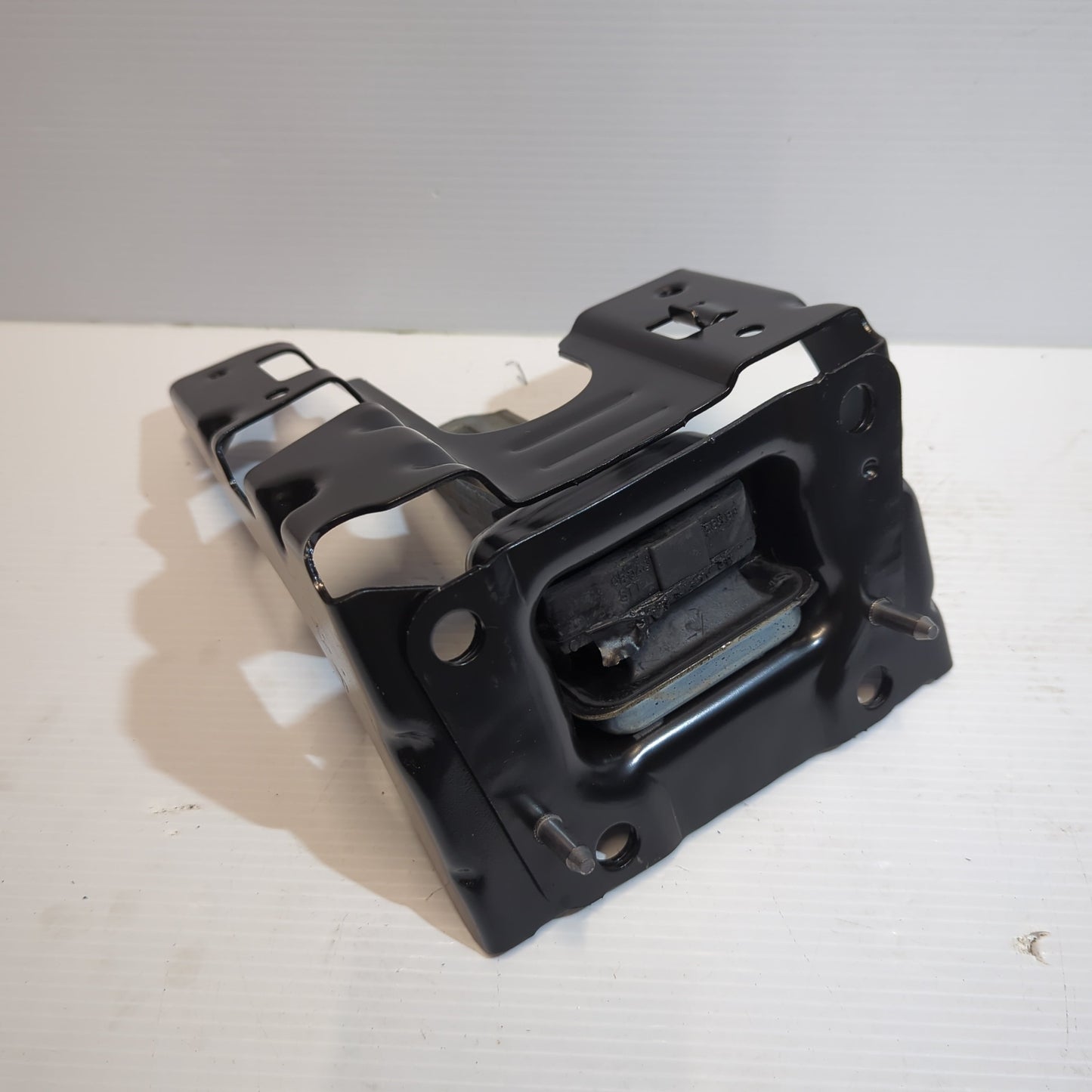 Genuine Left Engine Mounting Bracket - Citroen / Peugeot | 9806658980