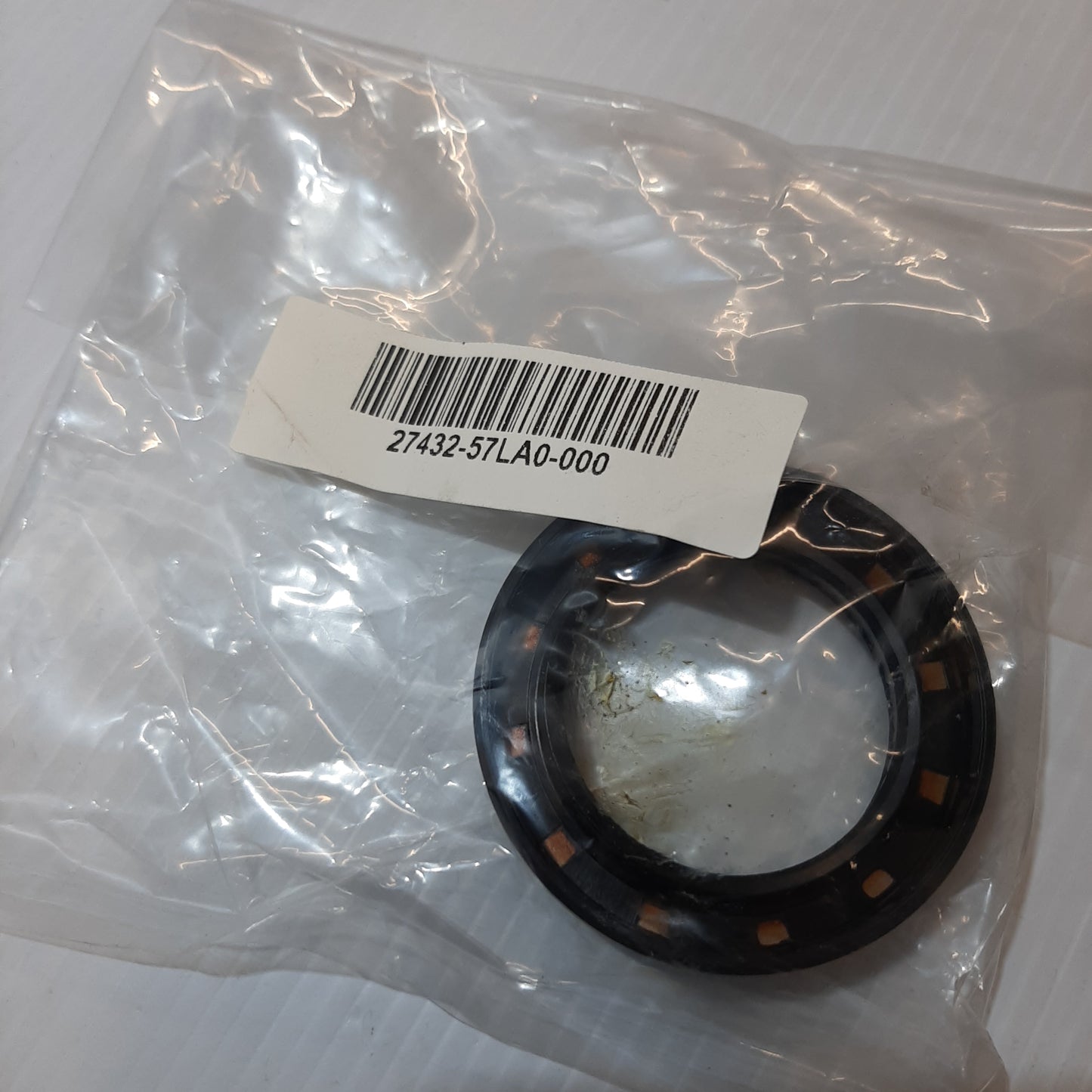 Genuine Oil Seal Diff Side - Suzuki S-Cross | 27432-57LA0-000
