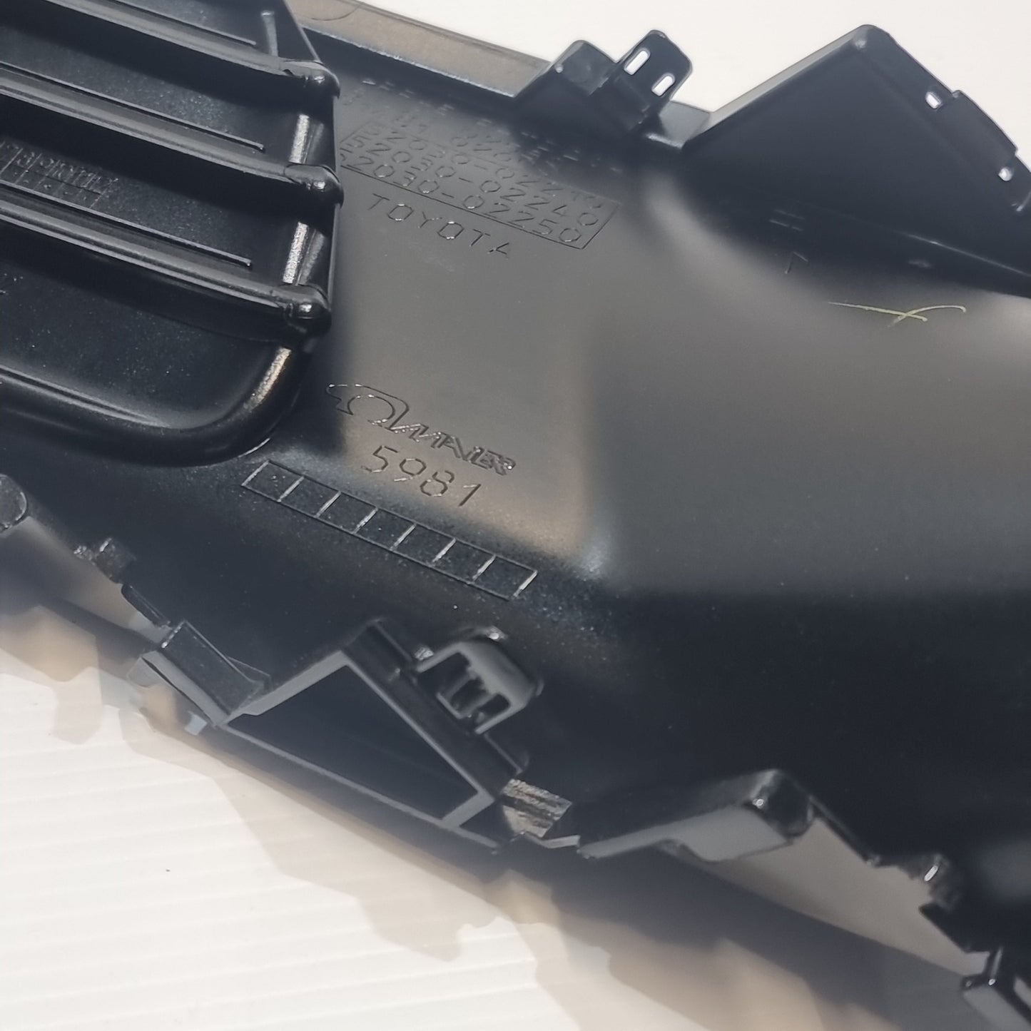 Genuine Toyota Cover, Fog Lamp, Rh | 81481-02600