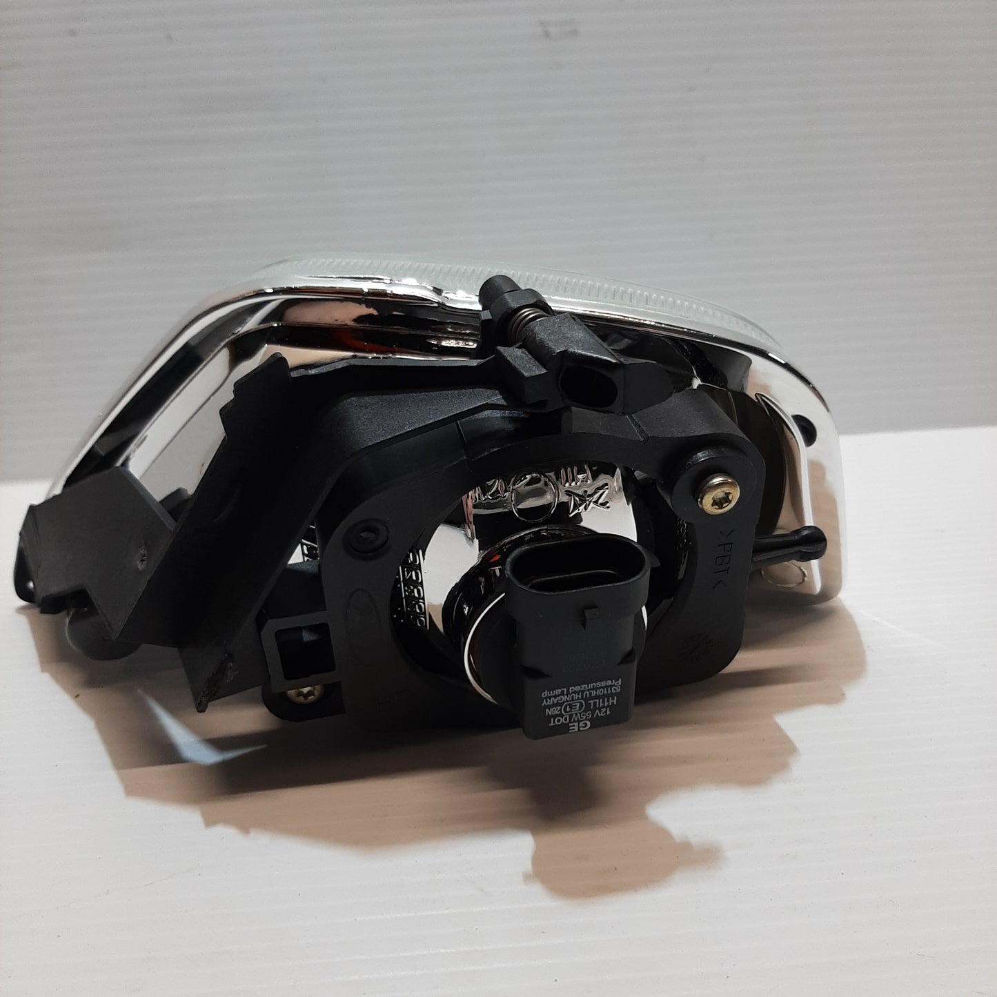 Genuine Front Left Fog Lamp - Ford Focus 2001-2004 | 1306253