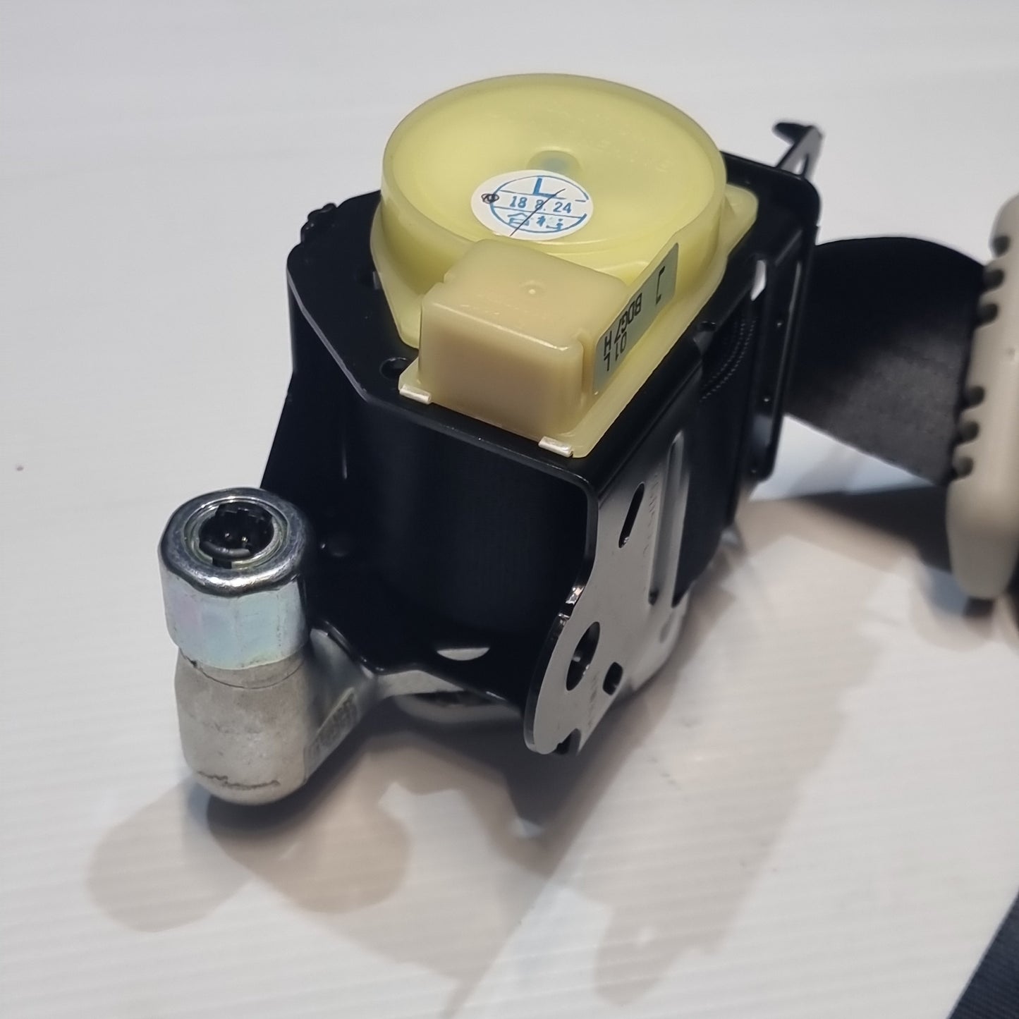 Genuine Seat Belt B Left Hand Side - Mazda 3 2009-2013 | BDG757L90D01