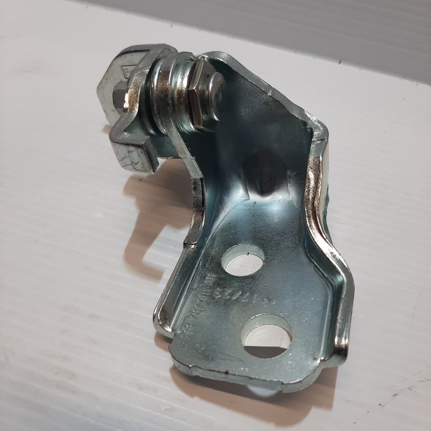 Genuine Left Front Door Lower Hinge - Ford Ecosport 2017 | 5189479