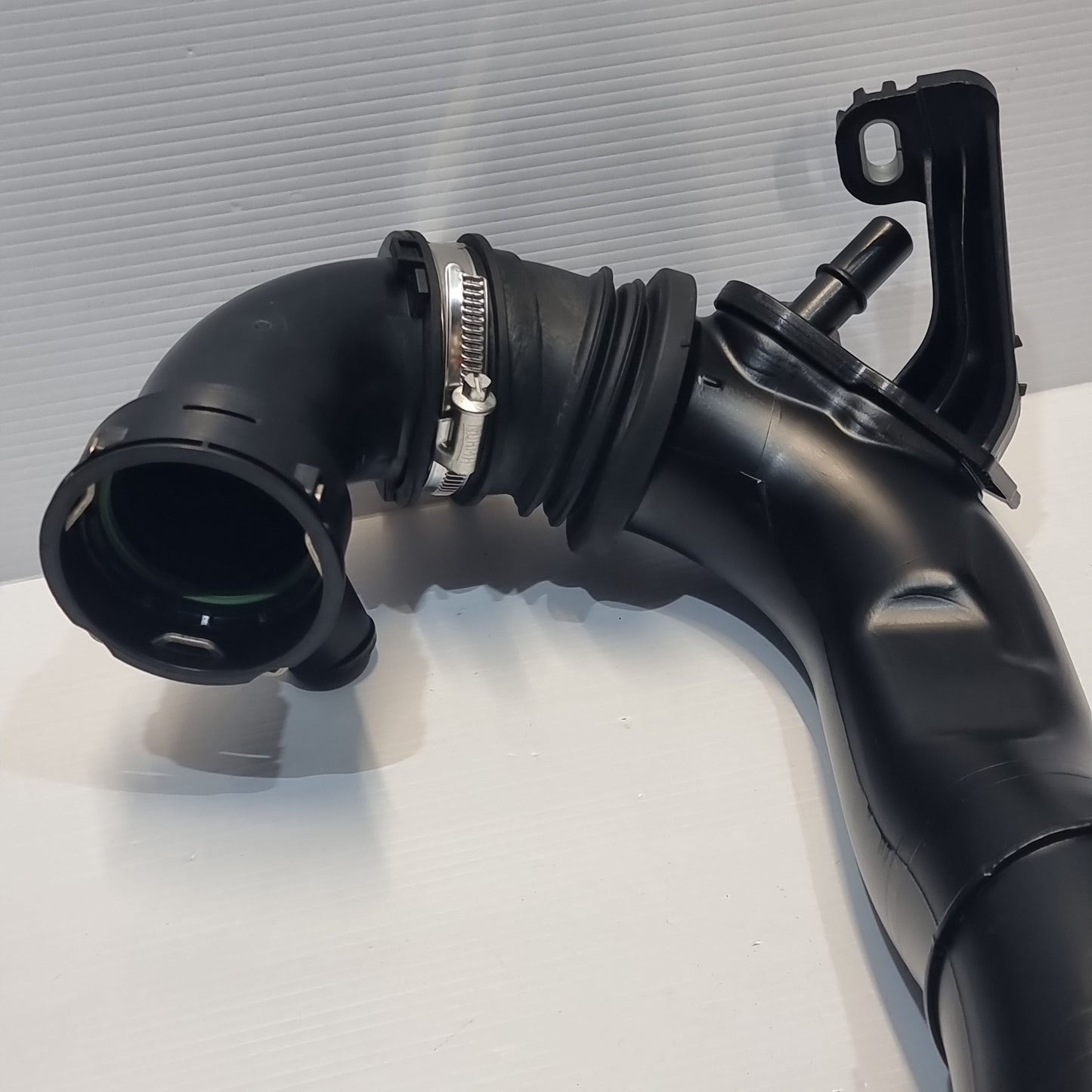 Genuine Engine Air Intake Hose - Ford Fiesta / Focus 2018-2019 | 2254250