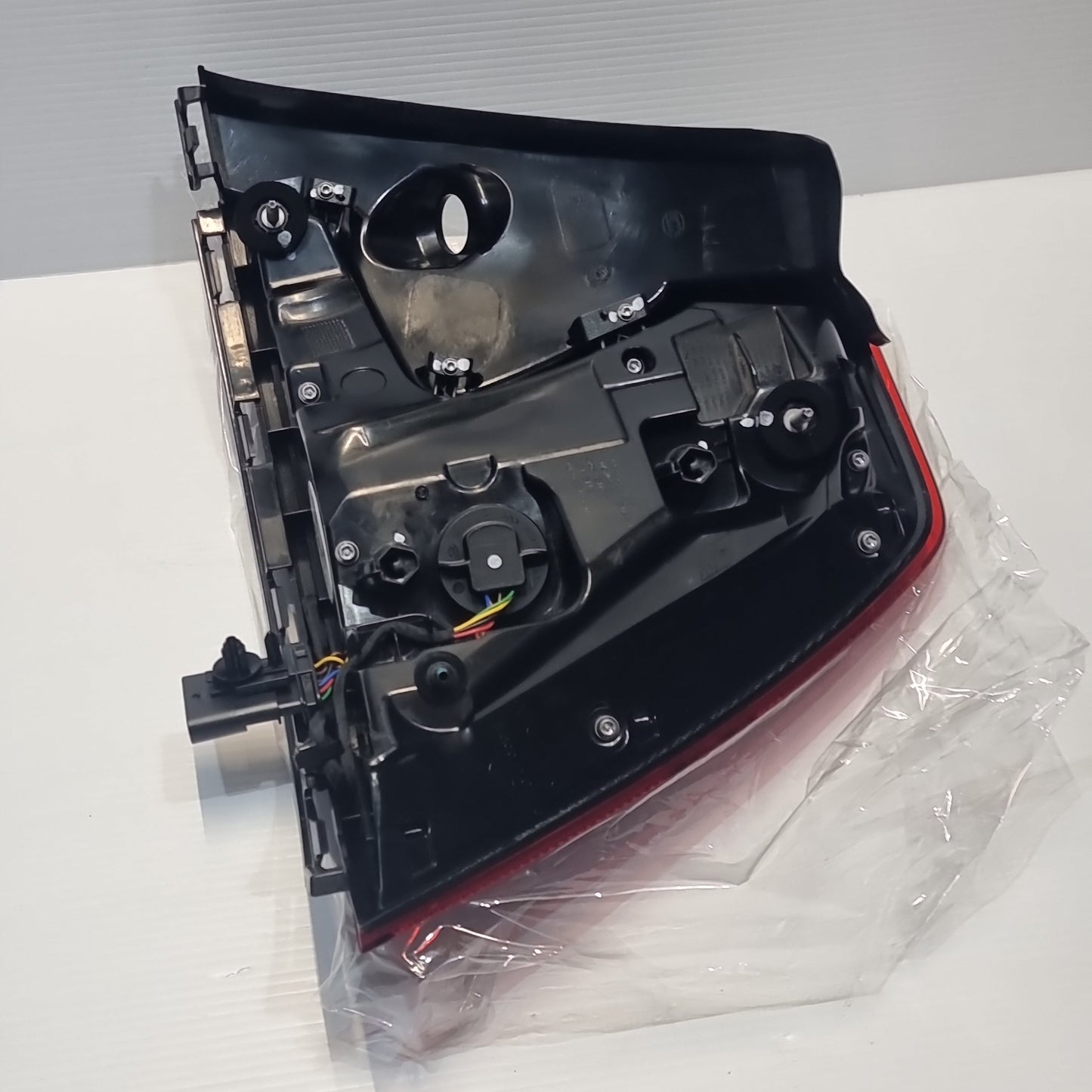 Genuine Rear Left Lamp Body - Volvo S60 Mk3 | 31689679