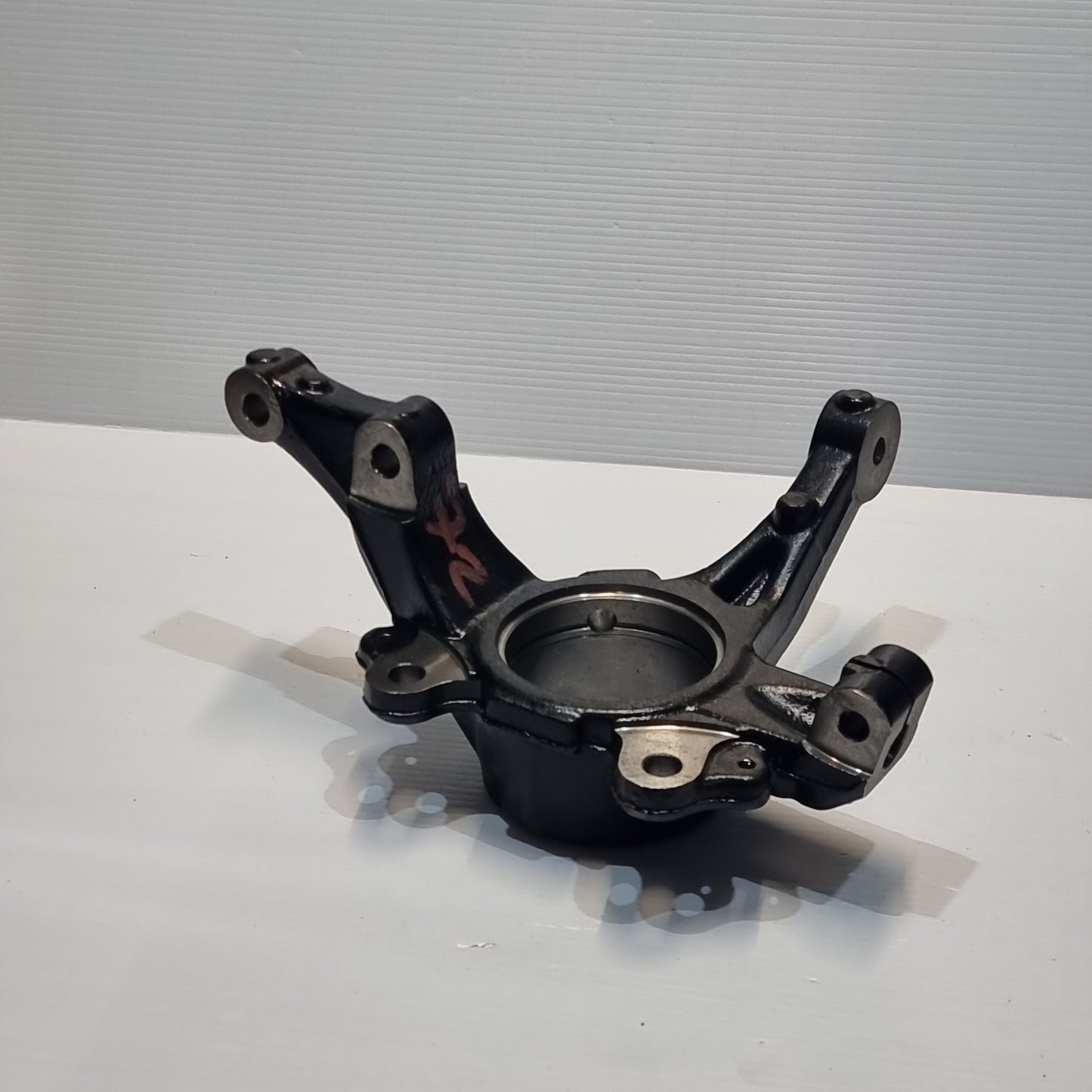 Genuine Front Left Steering Knuckle - Peugeot Bipper / Citroen Nemo | 1616780980