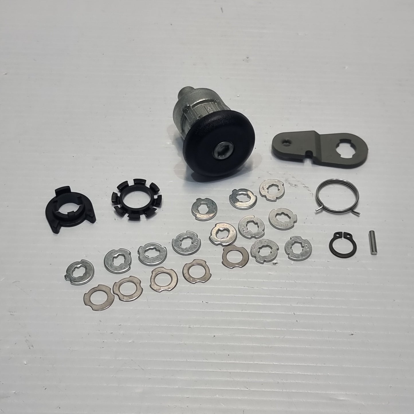 Genuine Right Door Lock Cylinder Repair Kit - Ford Fiesta mk3 / mk4 | 1022642