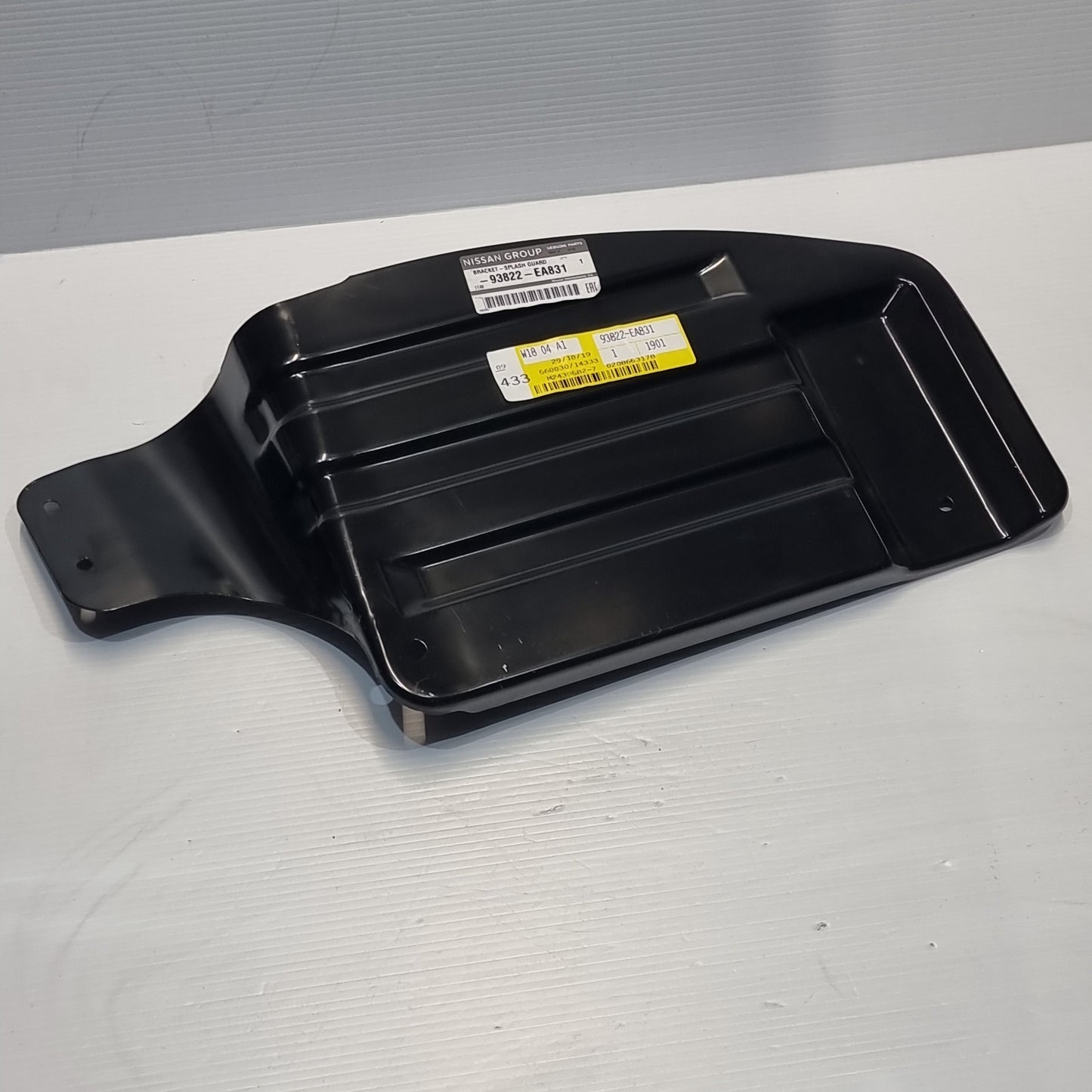 Genuine Right Splash Bracket - Nissan Navara 2007 | 93822EA831