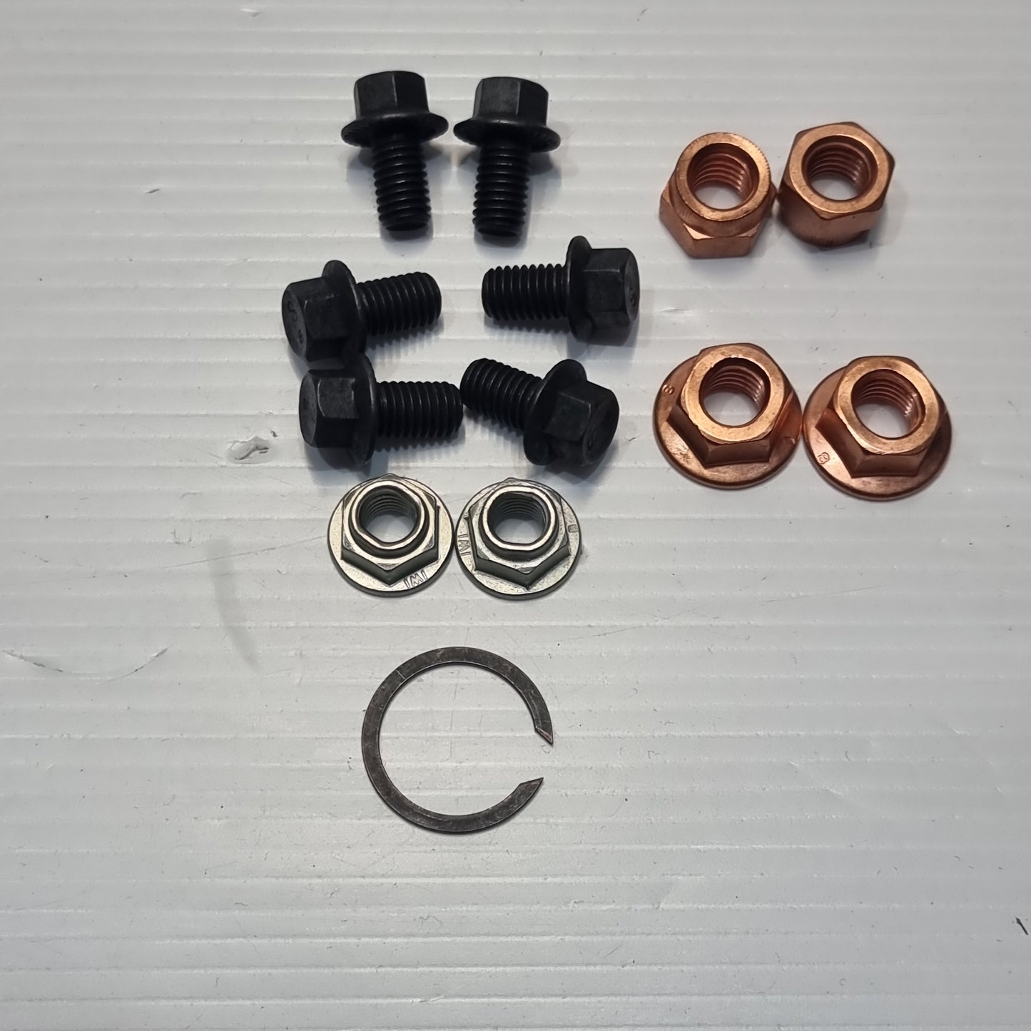 Genuine Exhaust Manifold Refit Kit - Ford | 2337187