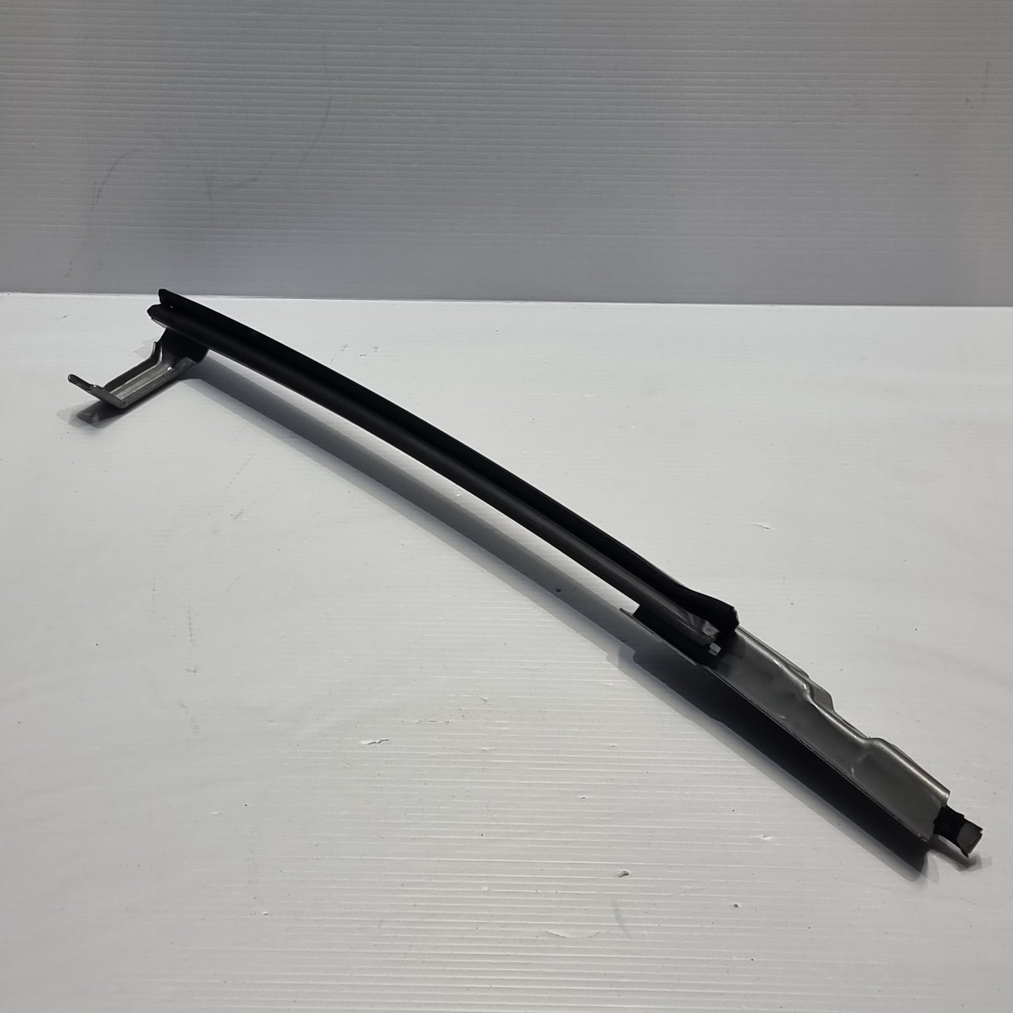 Genuine Nissan Glass Run Rubbe | 823869U000