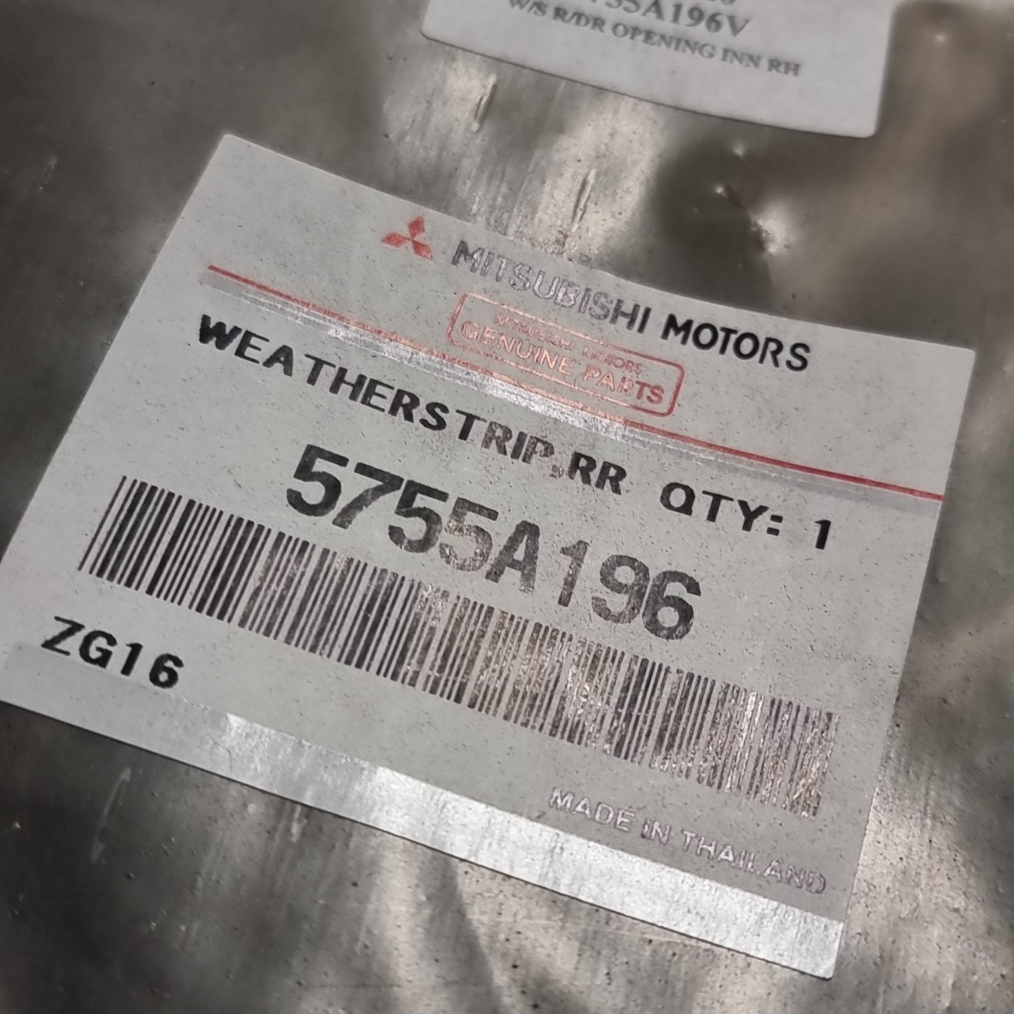 Genuine Right Rear Door Weatherstrip - Mitsubishi L200 | 5755A196