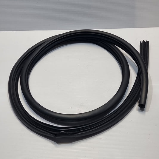 Genuine Right Rear Door Weatherstrip - Mitsubishi L200 | 5755A196