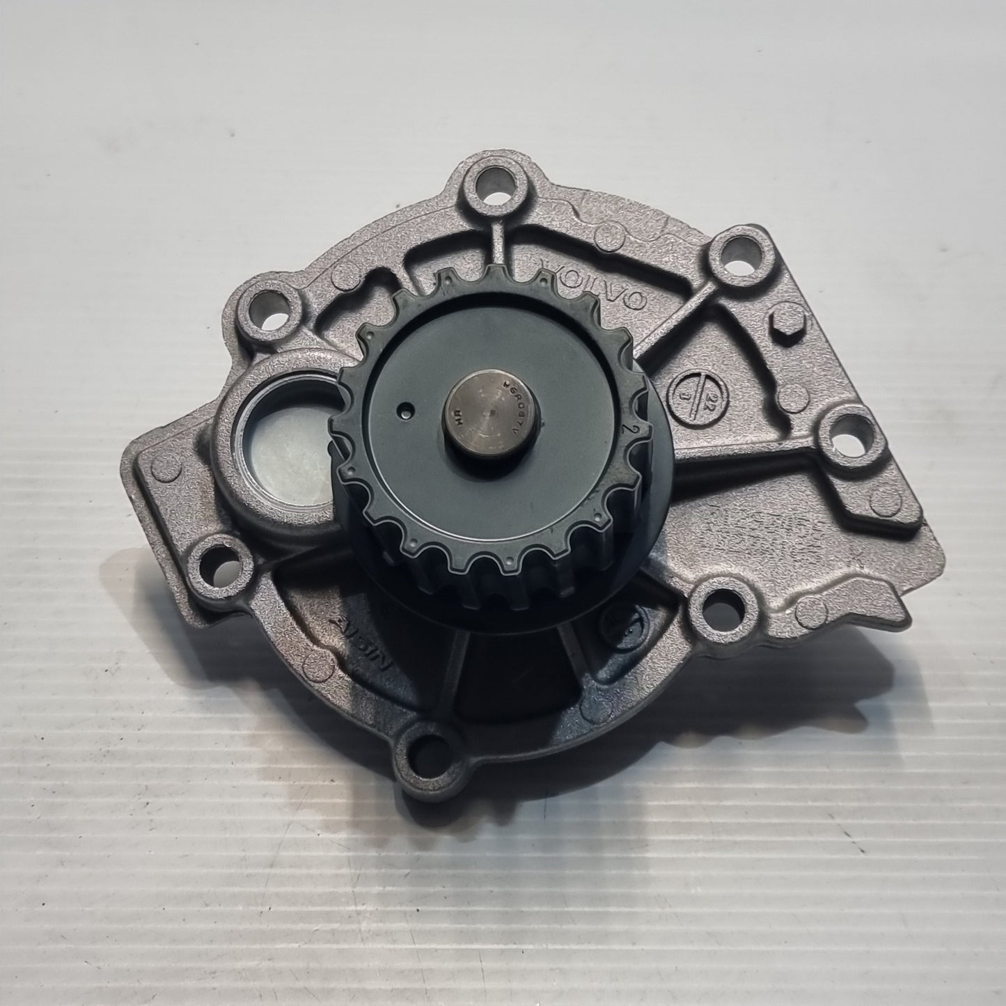 Genuine Water Pump Kit - Volvo XC90 / S60 / V70 / S80 | 31293668