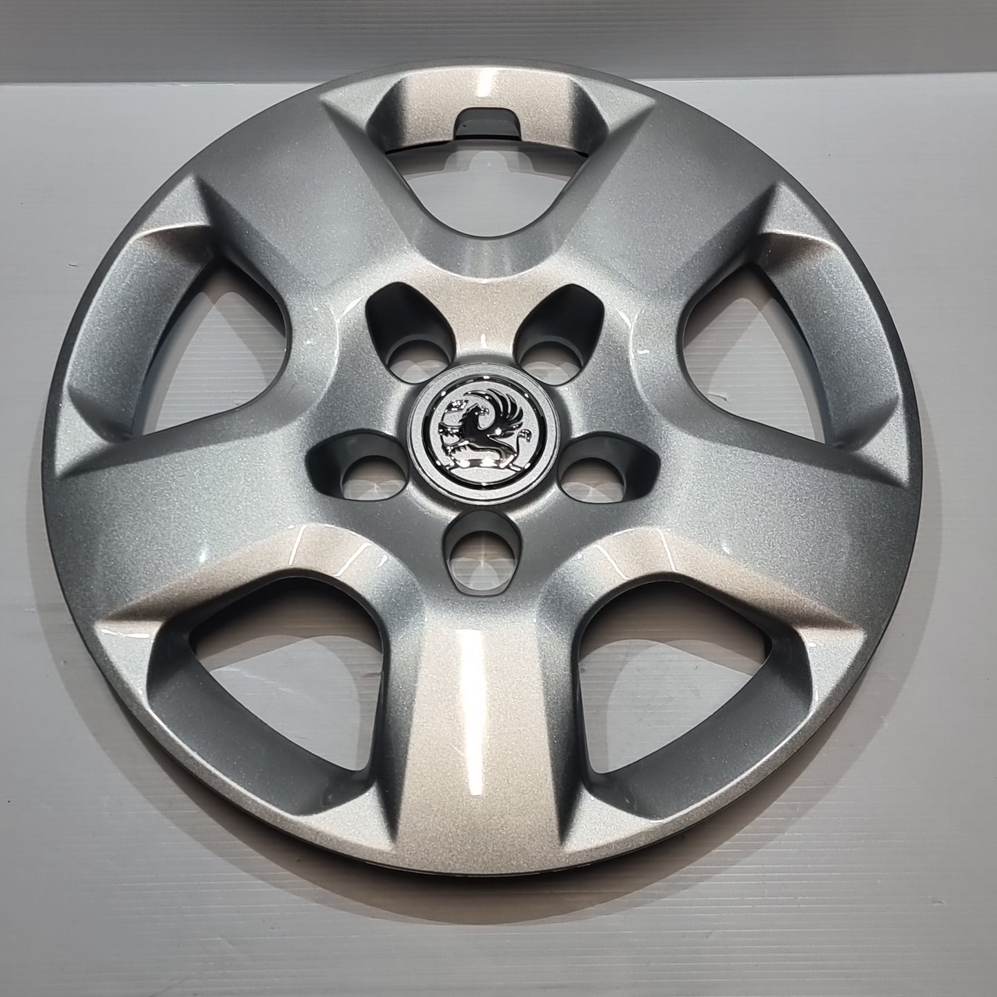 1x Genuine 16" Wheel Cover - Vauxhall Vivaro 2003-2010 | 93857780