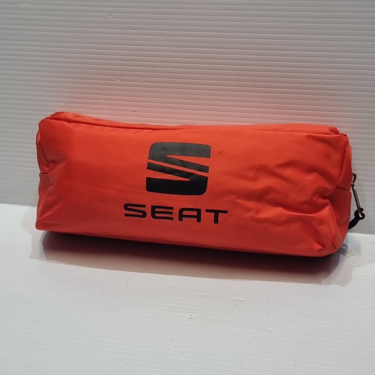 Genuine Emergency Triangle Set - SEAT | 000093056N