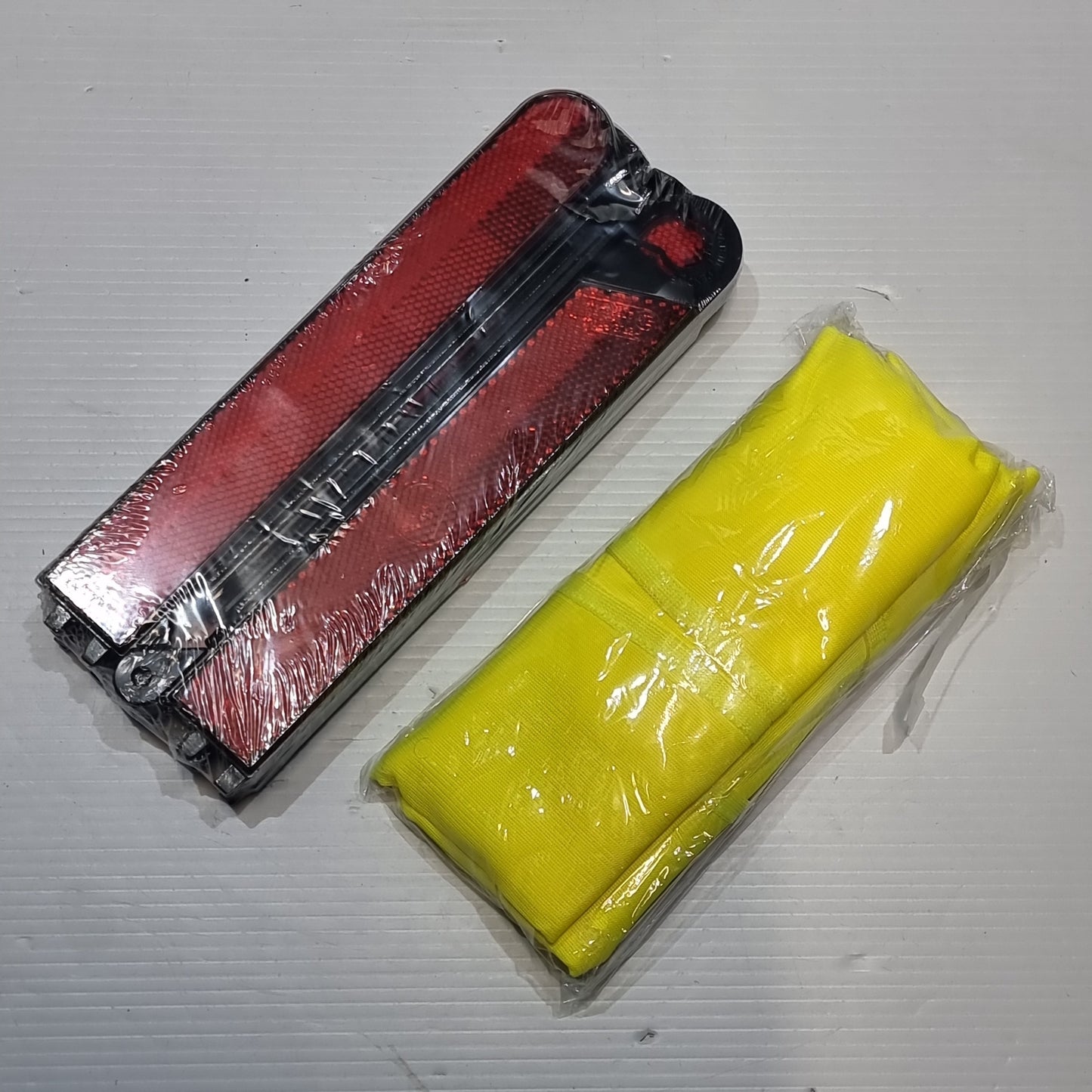 Genuine Emergency Triangle Set - SEAT | 000093056N