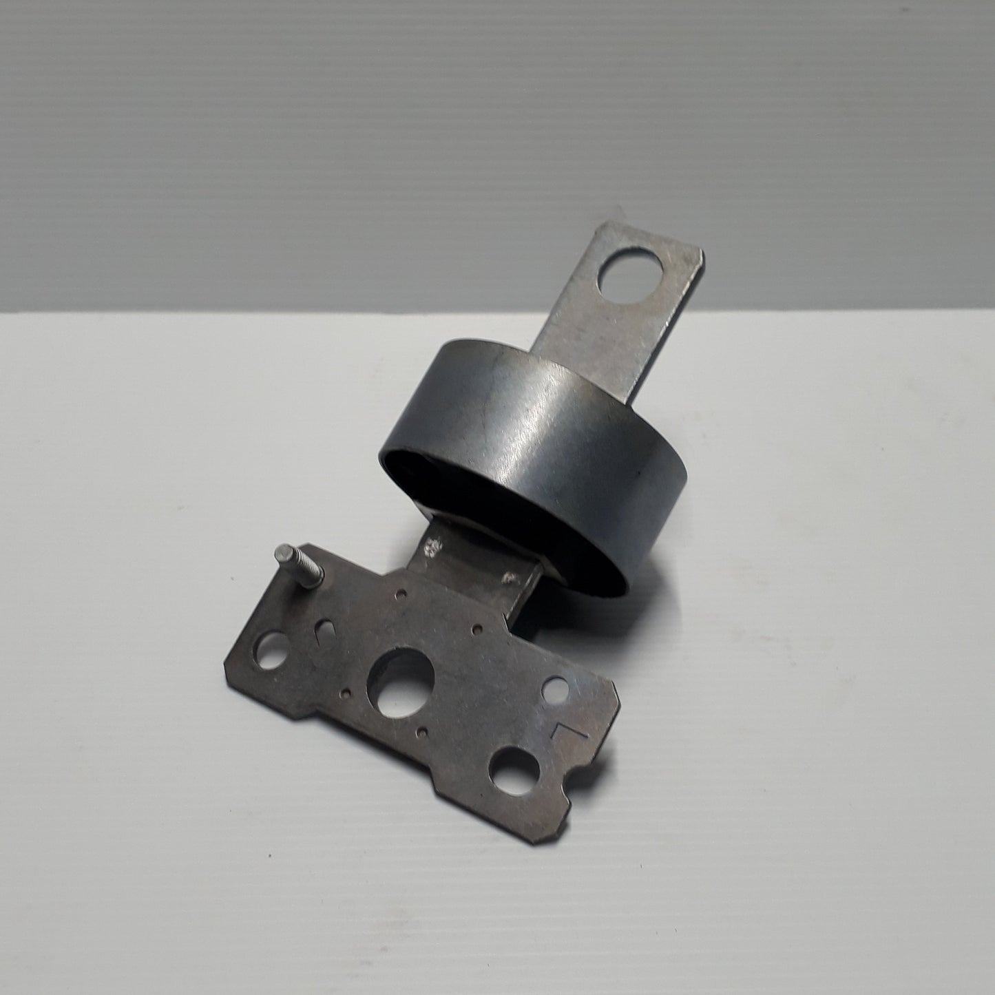Genuine Rear Left Suspension Bushing - Volvo V70 / XC60 / S80 / S60 | 31476221