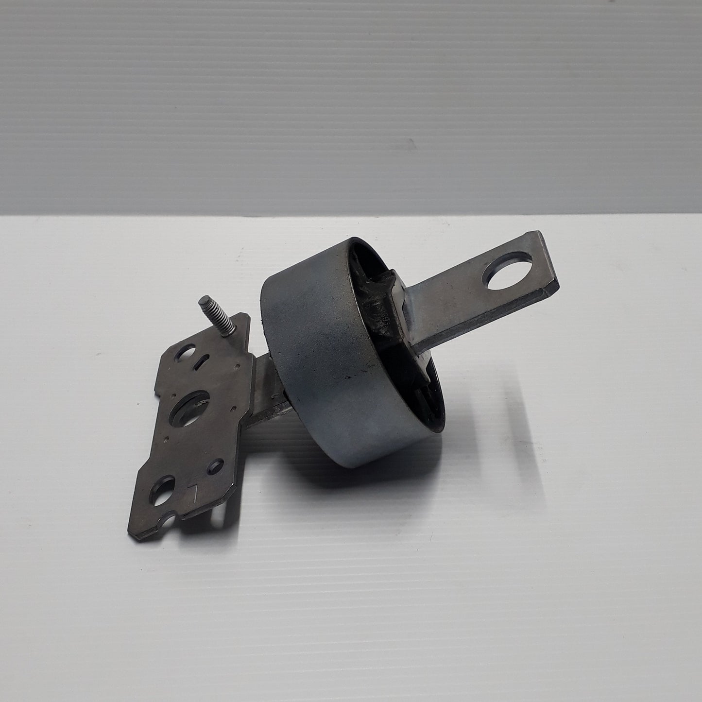 Genuine Rear Left Suspension Bushing - Volvo V70 / XC60 / S80 / S60 | 31476221