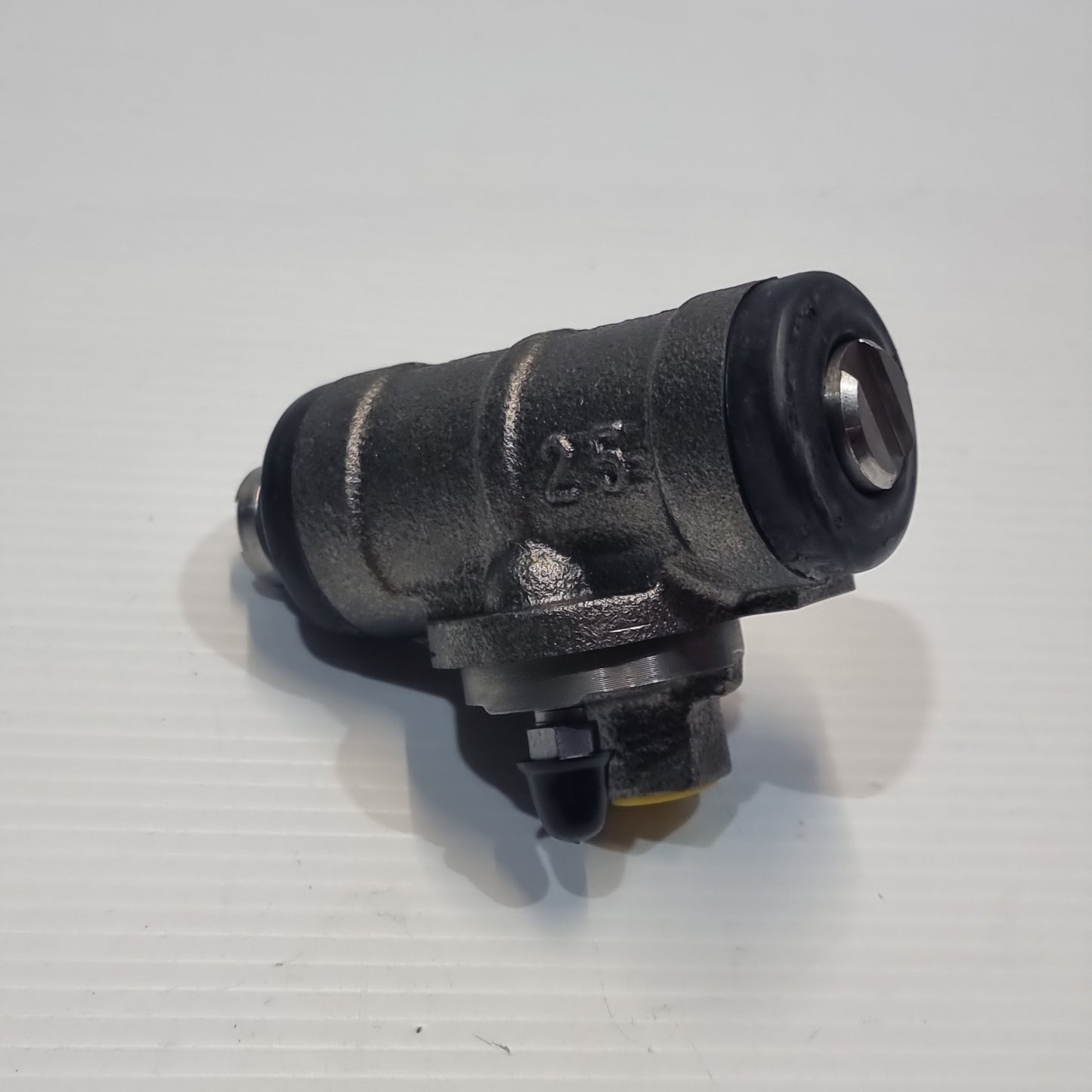 Genuine Rear Brake Cylinder - Ford Transit | 4055730