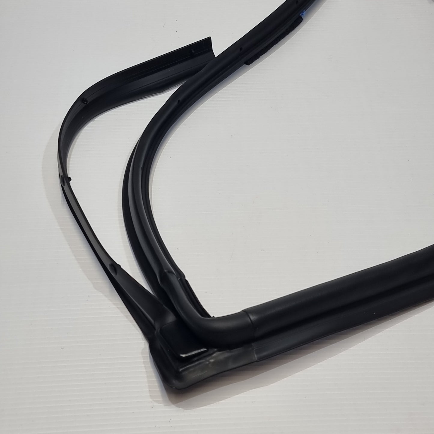Genuine Rear Left Door Seal - Renault | 76 92 480 85R