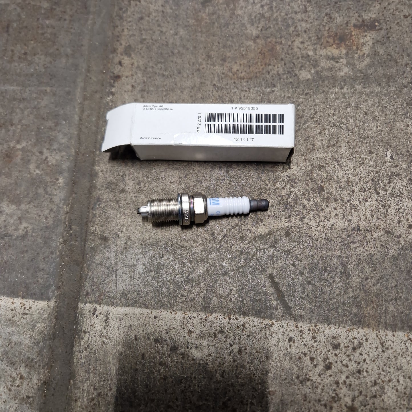 Genuine Vauxhall Plug, Assy., Spark (Flr8Ldcu) | 95519055