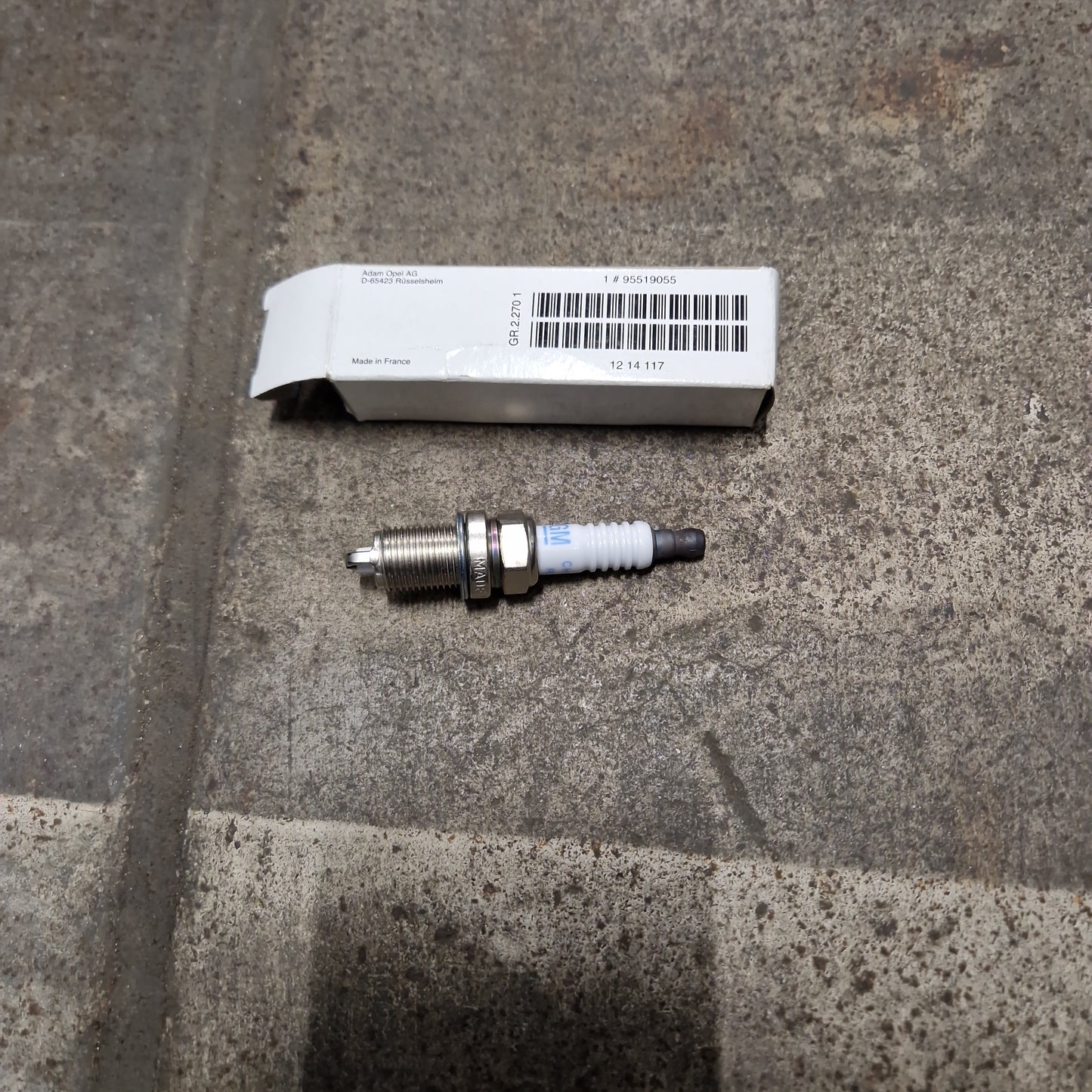 Genuine Vauxhall Plug, Assy., Spark (Flr8Ldcu) | 95519055