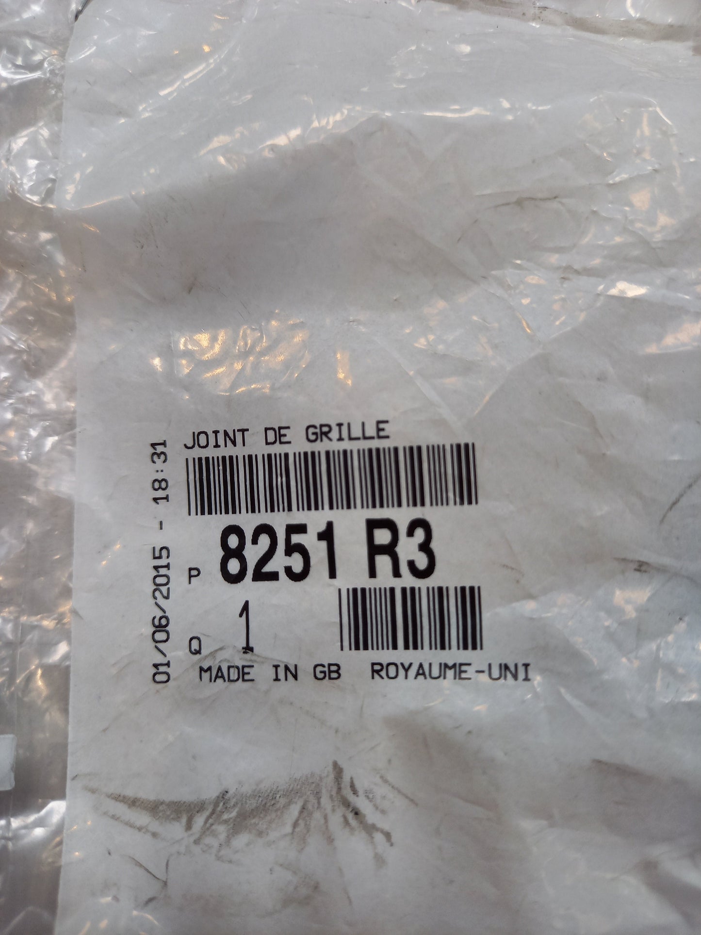 Genuine Peugeot Grille Seal | 8251R3