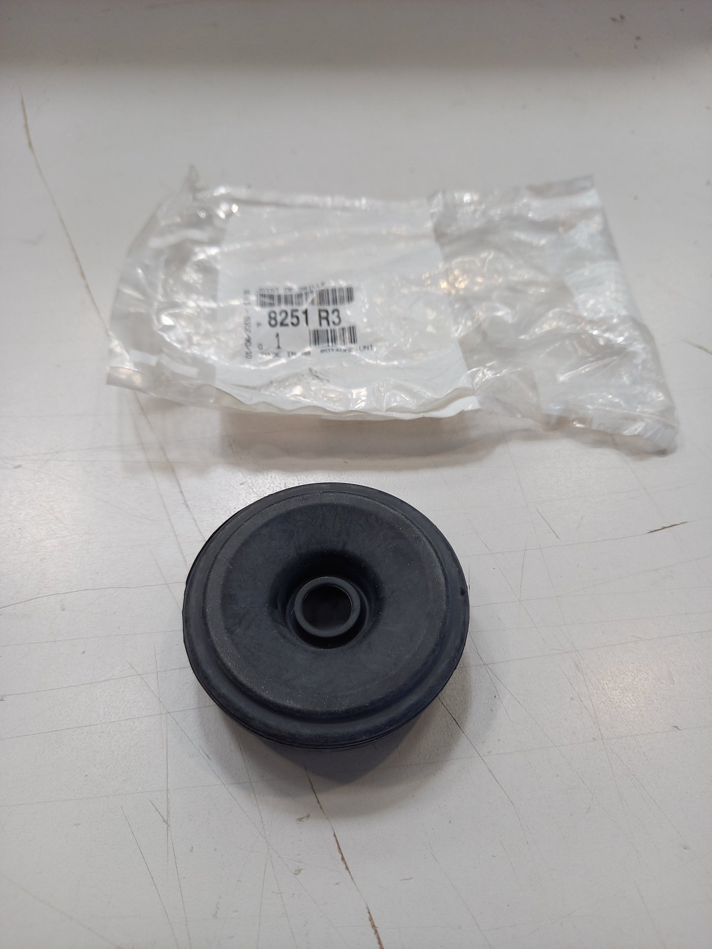 Genuine Peugeot Grille Seal | 8251R3