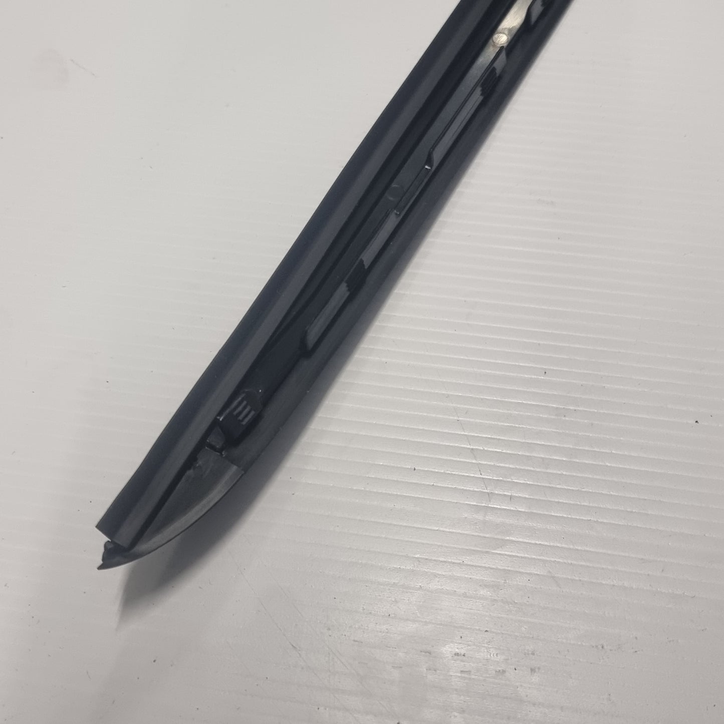 Genuine Kia Moulding Assy | 86131J7000